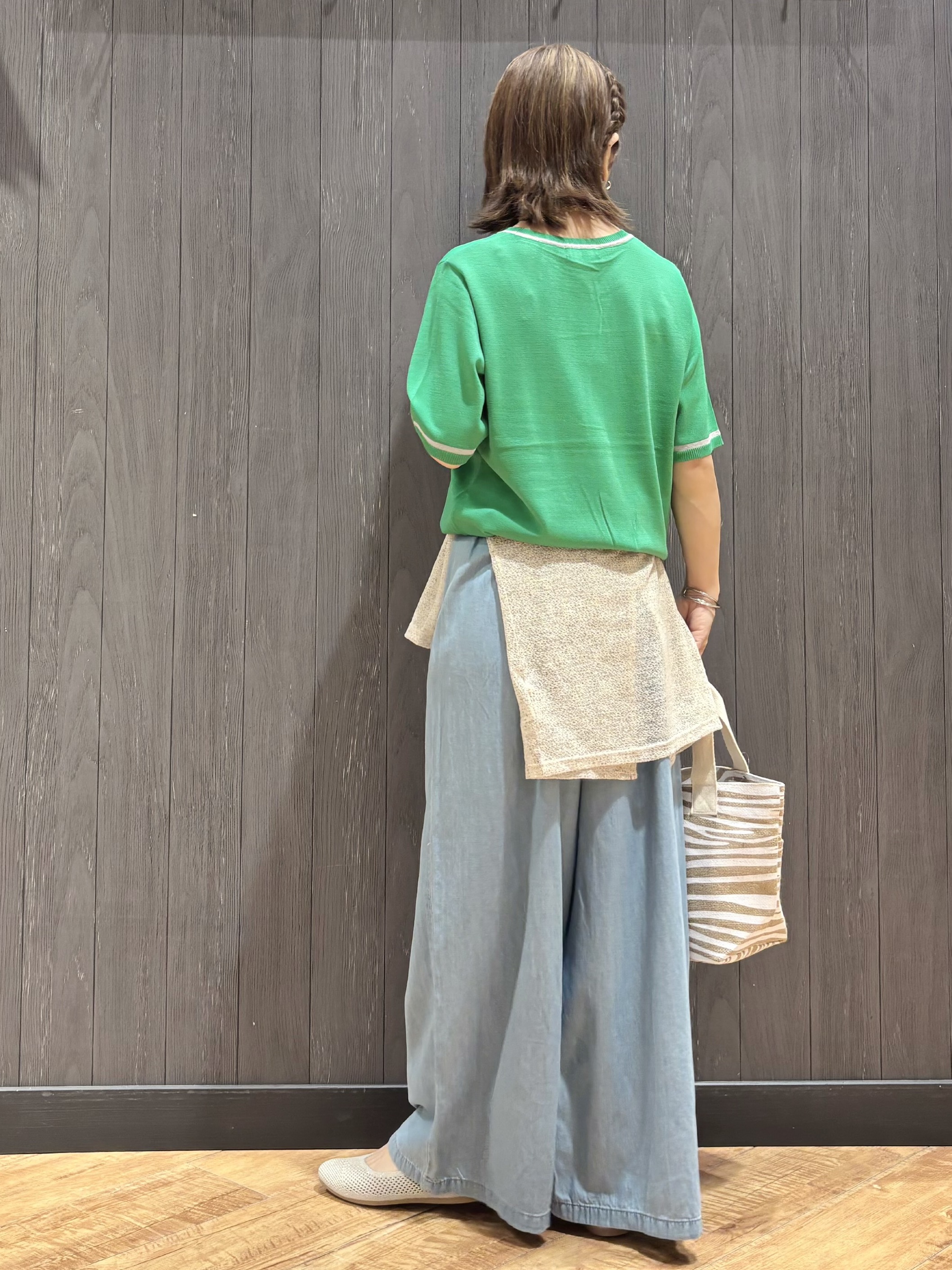 meiさんの「SHOO･LA･RUE｜【洗濯機可/S-LL】キラッと華やか ラメライン五分袖ニット」を使ったコーディネート
