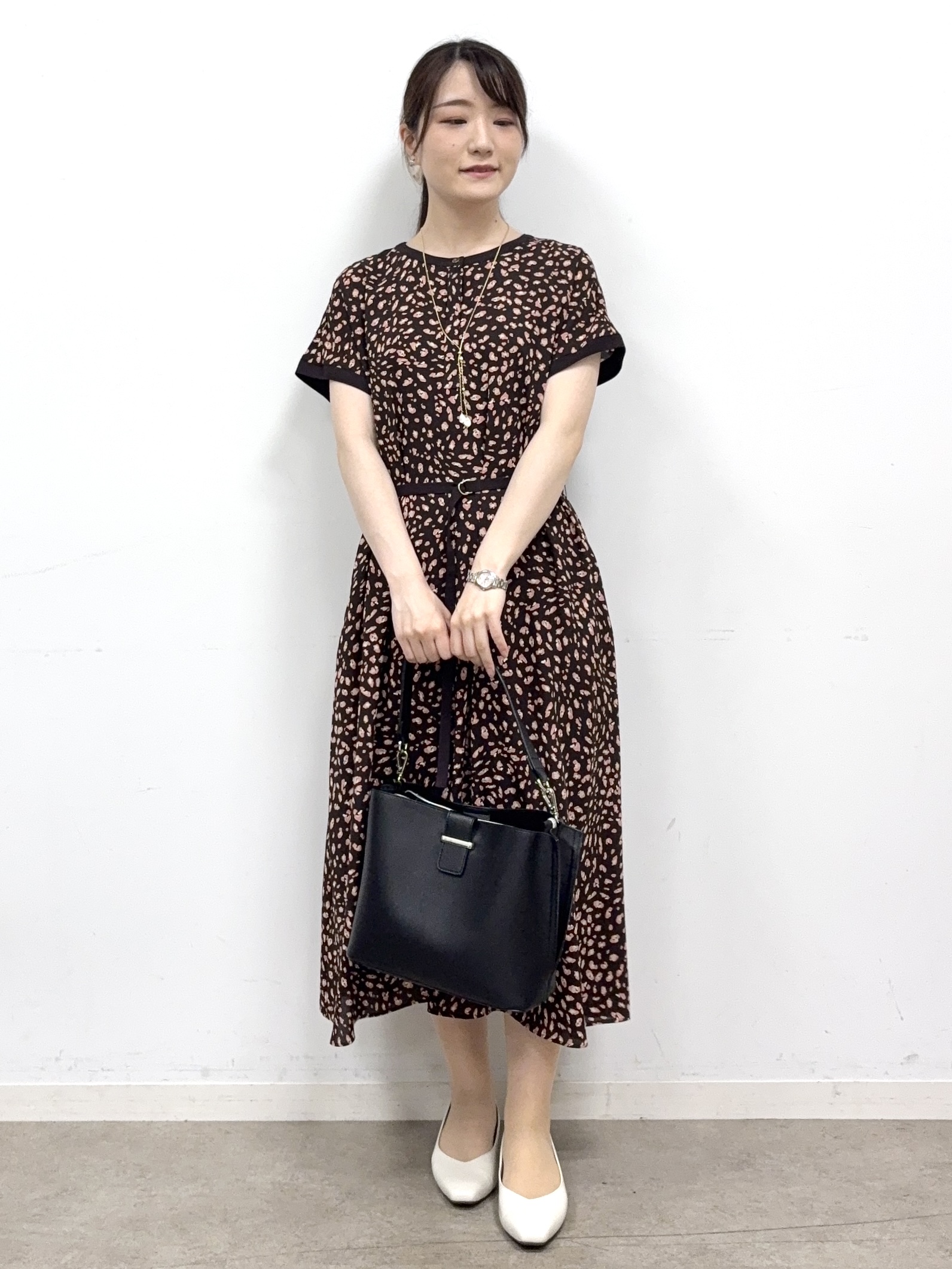 mikiさんの「Reflect｜【長さ調節可】天然シェル&times;ラリエットデザインネックレス」を使ったコーディネート