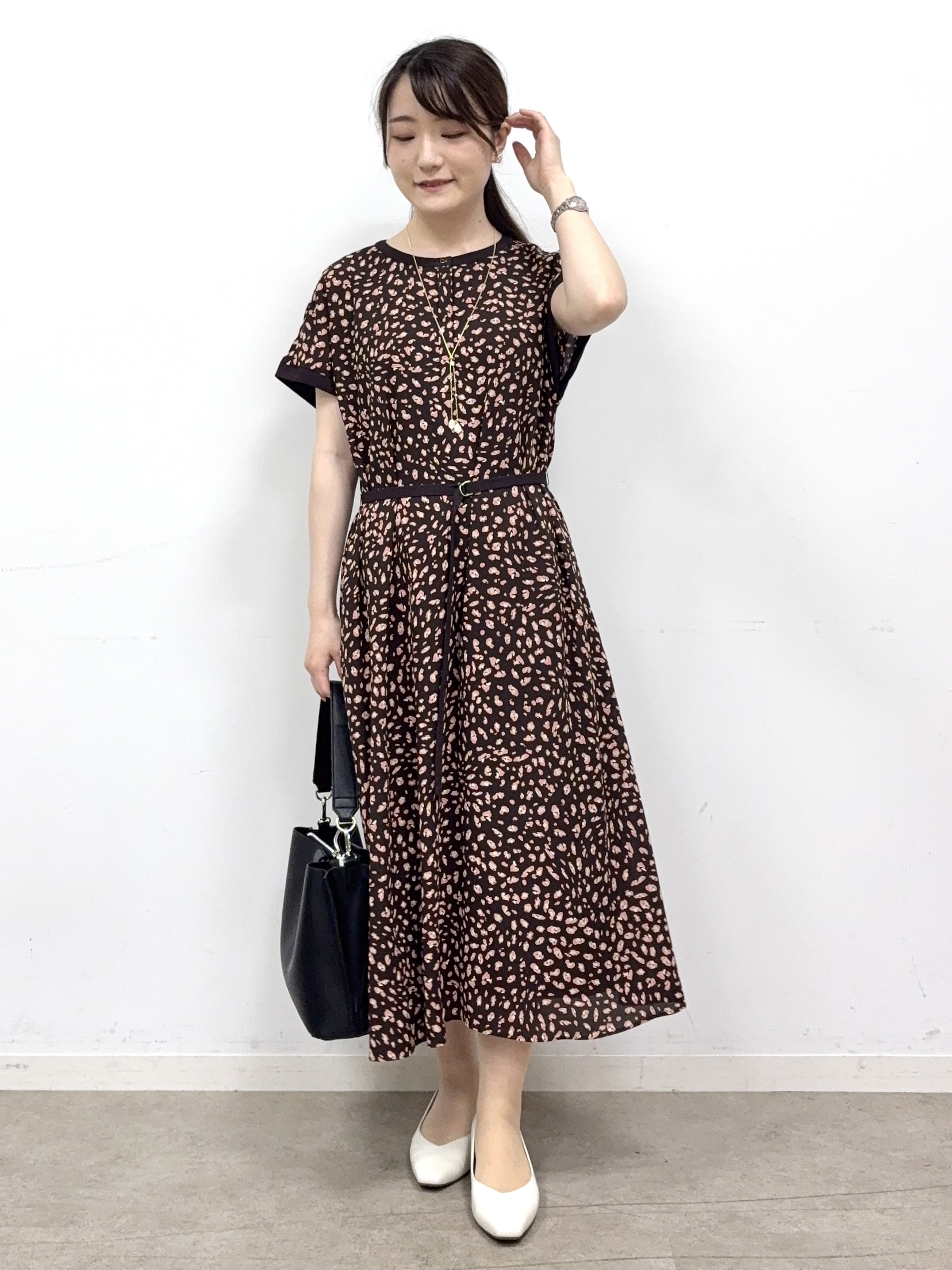 mikiさんの「Reflect｜【長さ調節可】天然シェル&times;ラリエットデザインネックレス」を使ったコーディネート