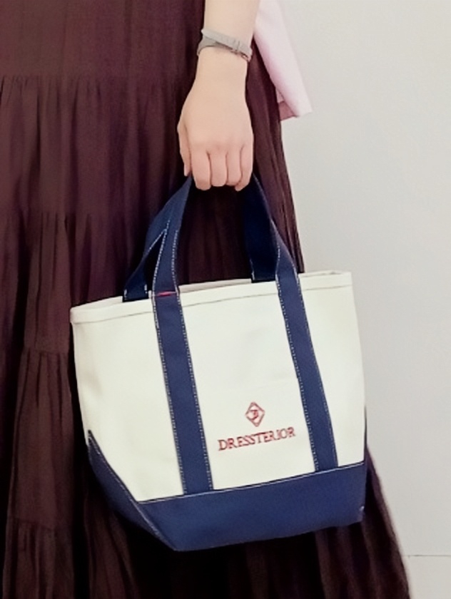 emiさんの「DRESSTERIOR｜【毎年人気/ウォッシャブル】バックフレアオックスシャツ」を使ったコーディネート