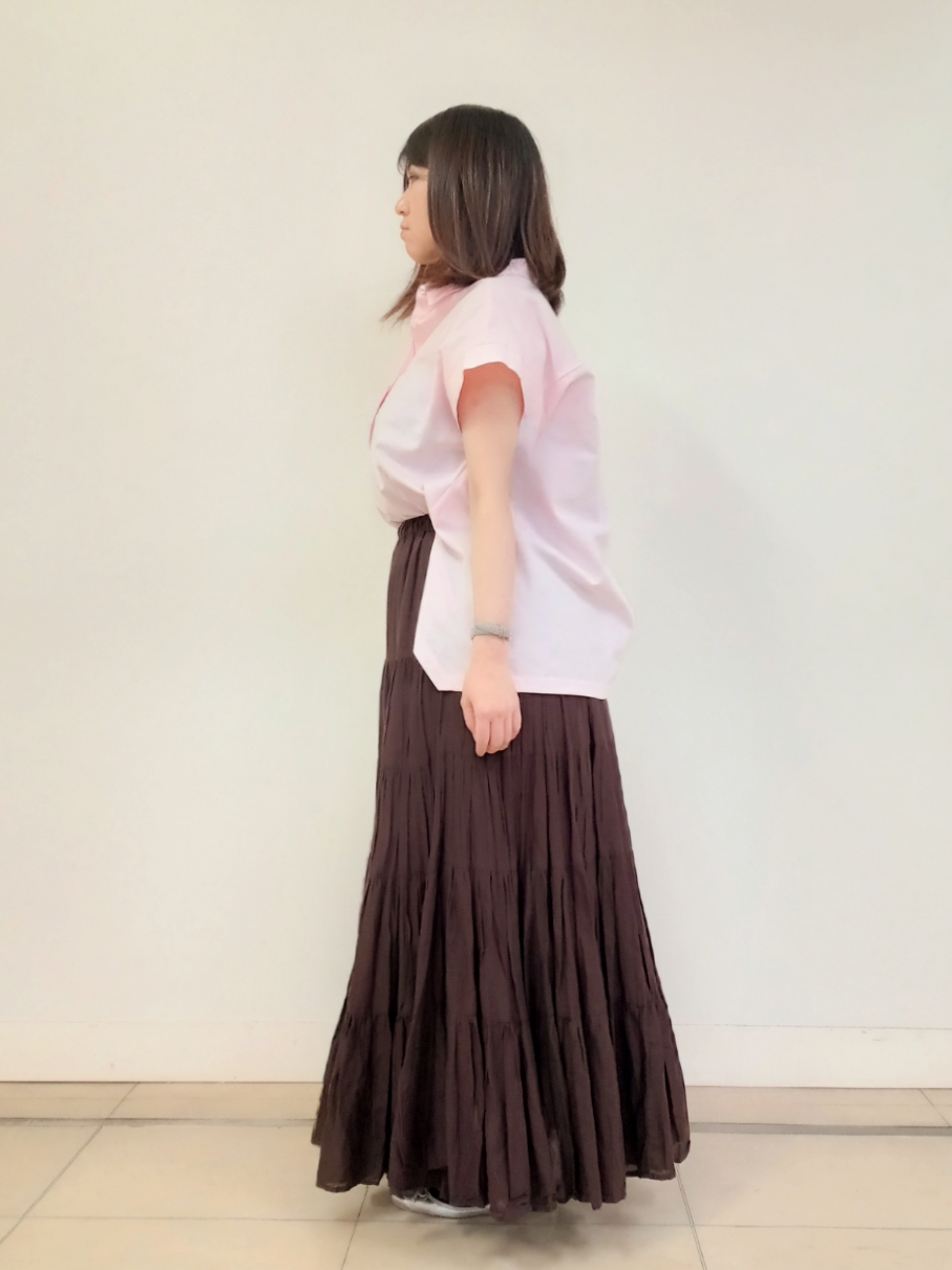 emiさんの「DRESSTERIOR｜【毎年人気/ウォッシャブル】バックフレアオックスシャツ」を使ったコーディネート