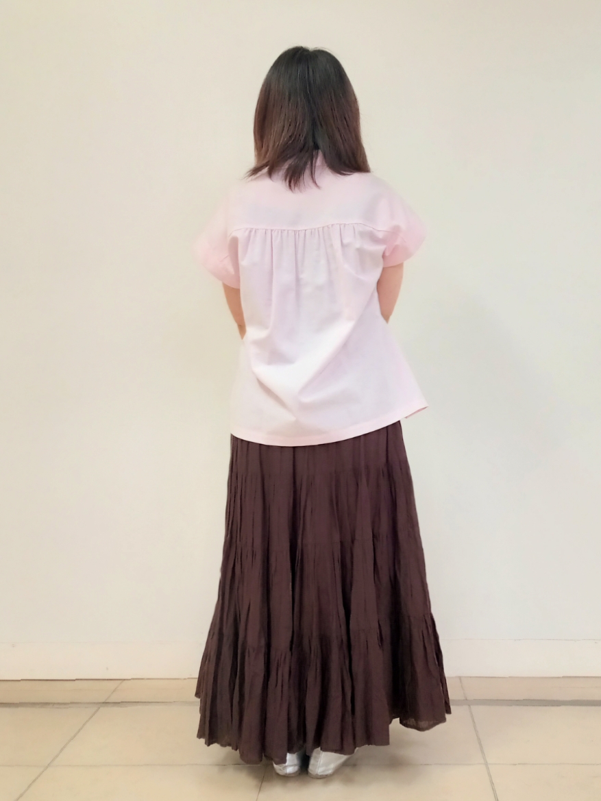 emiさんの「DRESSTERIOR｜【毎年人気/ウォッシャブル】バックフレアオックスシャツ」を使ったコーディネート