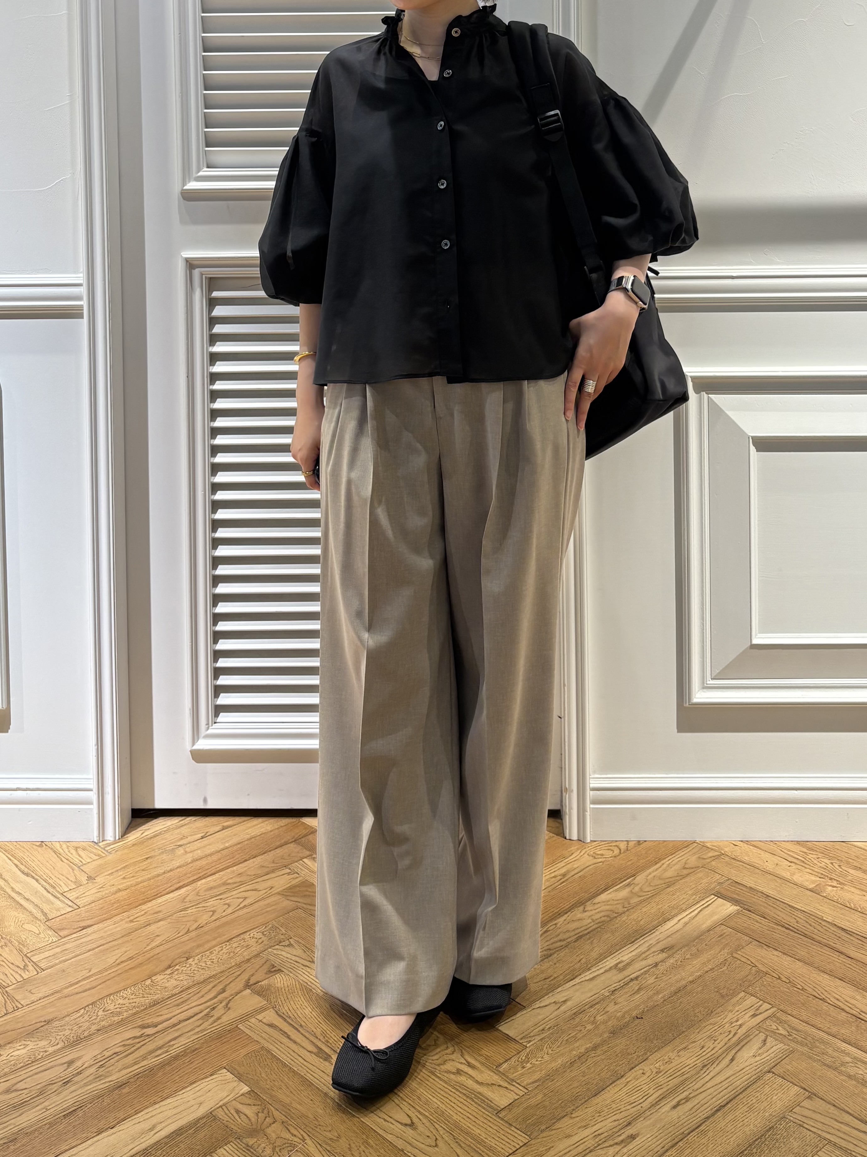 cocoさんの「DRESSTERIOR｜【1枚で着映え/ウォッシャブル】スタンドフリルボリュームスリーブブラウス」を使ったコーディネート