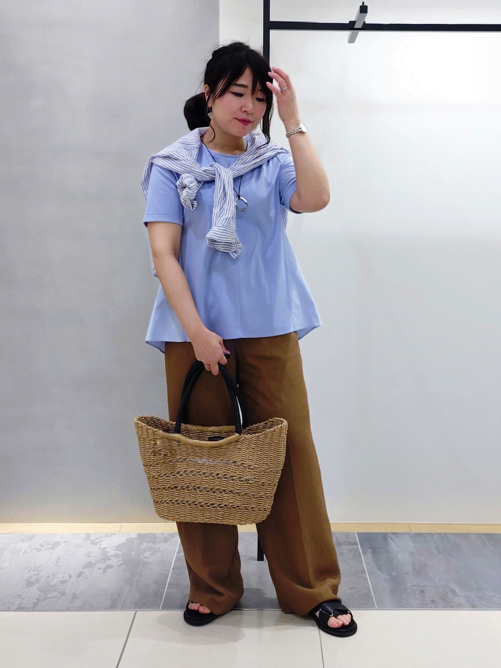 TOMOMIさんの「INDIVI｜【洗える／メッシュ素材／SETUP可能】ワイドパンツ」を使ったコーディネート