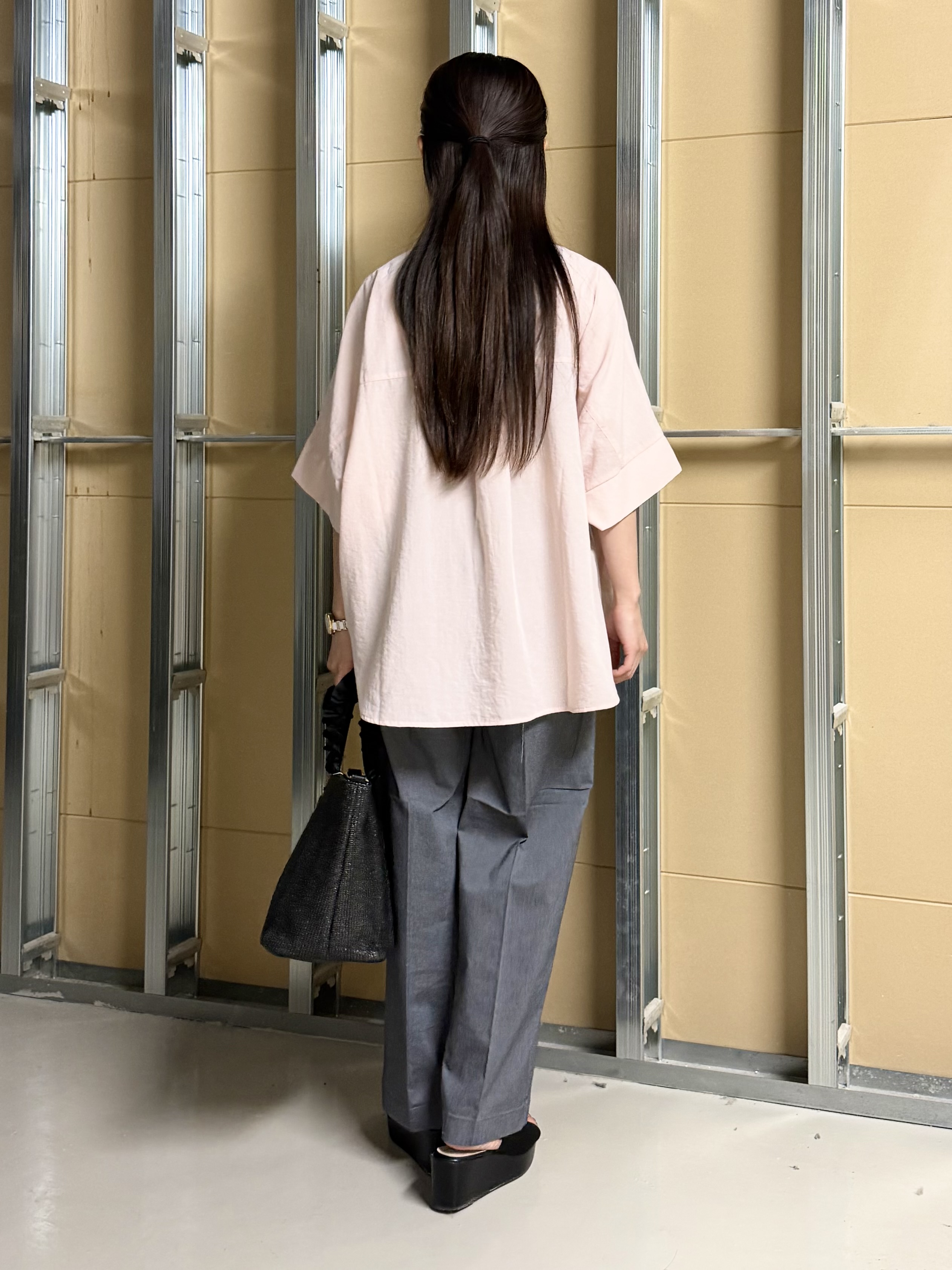 sahoさんの「THE SHOP TK｜【高レビュー/体型カバー】さらっと快適 ドルマン5分袖ブラウス」を使ったコーディネート