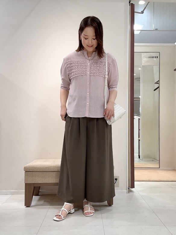 YUIさんの「UNTITLED｜【接触冷感/通気性/洗える】フロントフリルブラウス」を使ったコーディネート