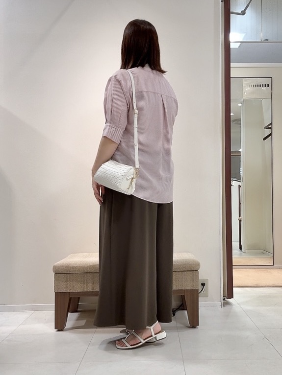 YUIさんの「UNTITLED｜【接触冷感/通気性/洗える】フロントフリルブラウス」を使ったコーディネート
