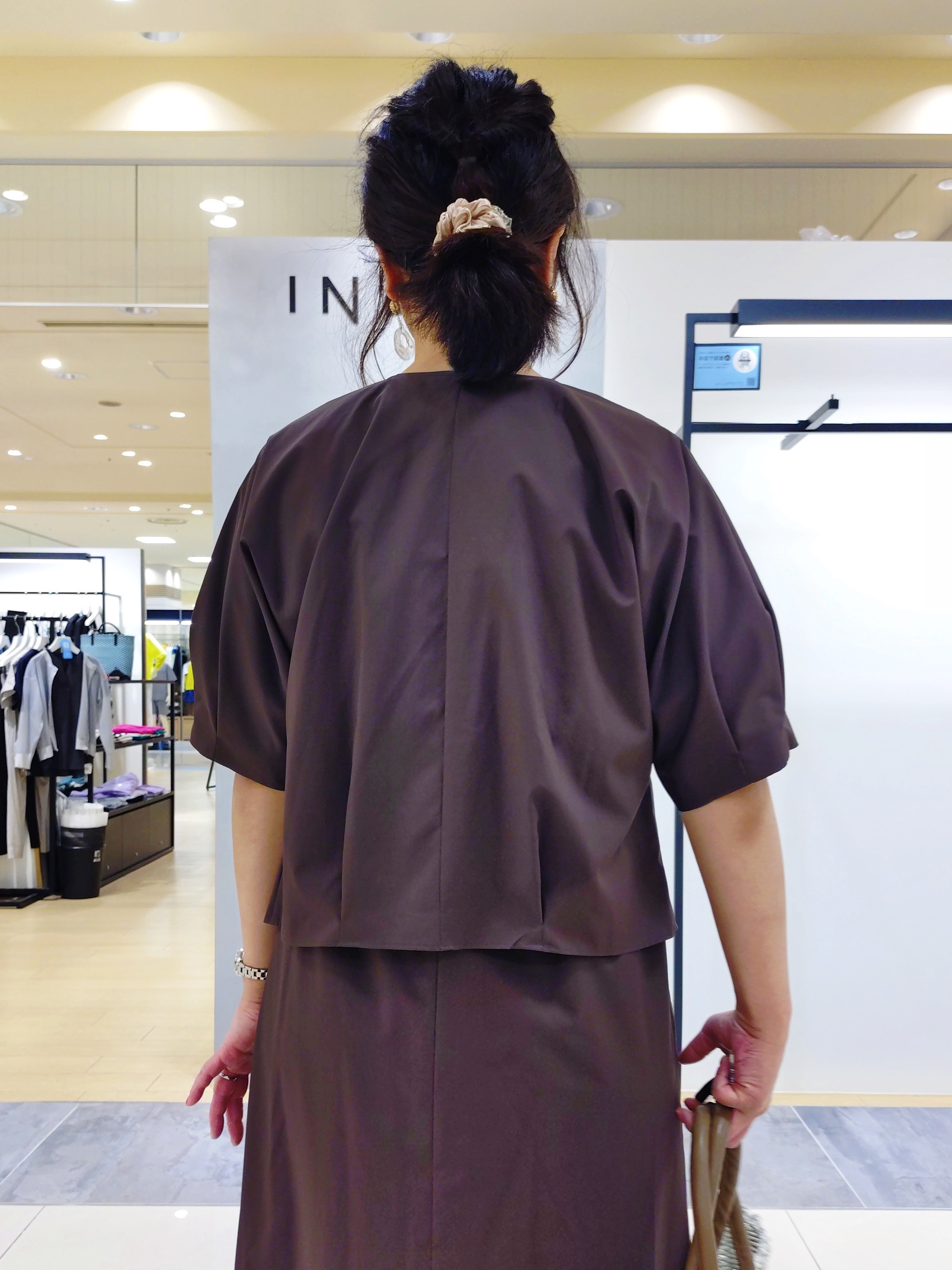TOMOMIさんの「INDIVI｜【撥水／UVカット】ベルト付きワンピース」を使ったコーディネート