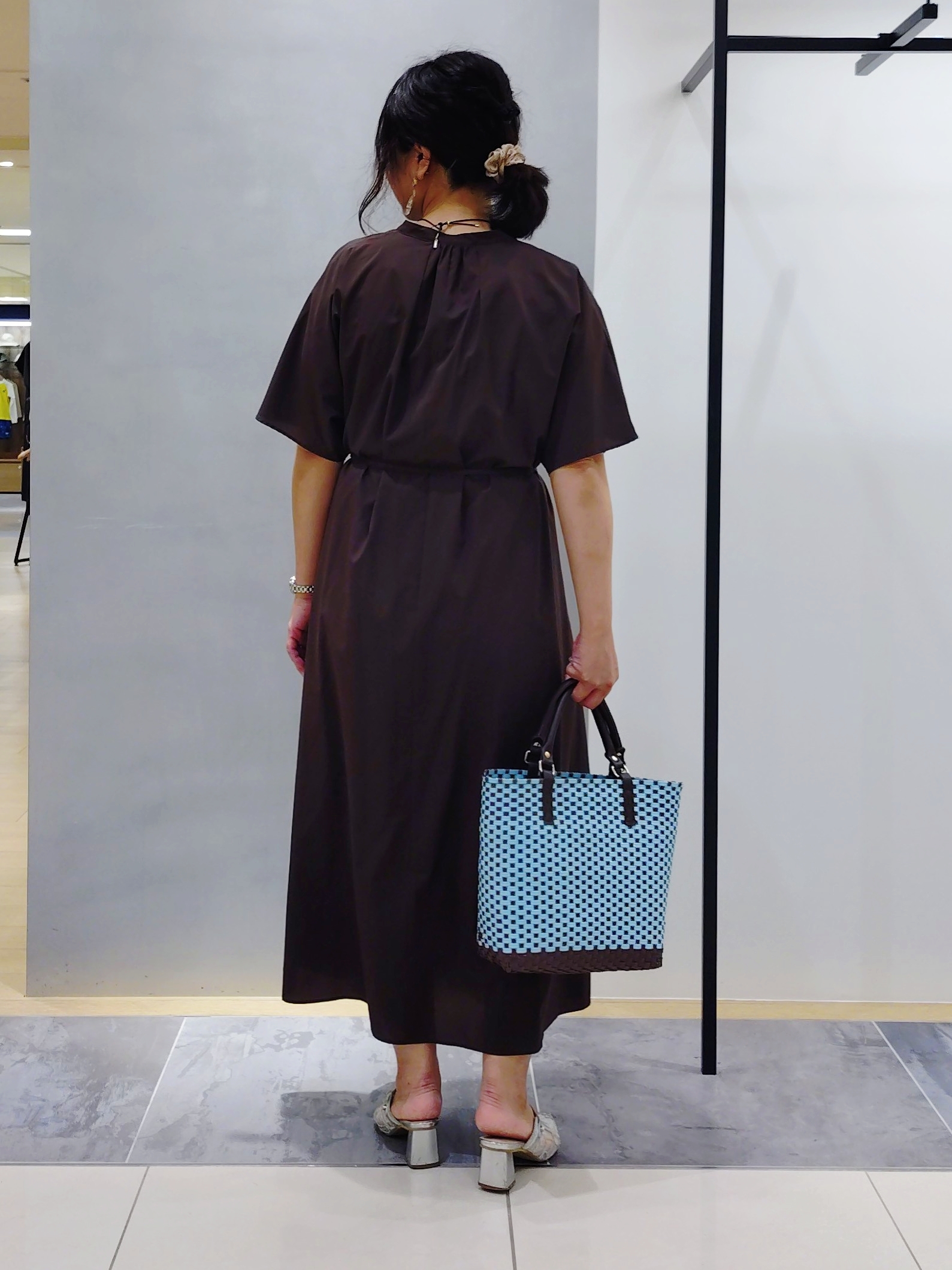 TOMOMIさんの「INDIVI｜【撥水／UVカット】ベルト付きワンピース」を使ったコーディネート
