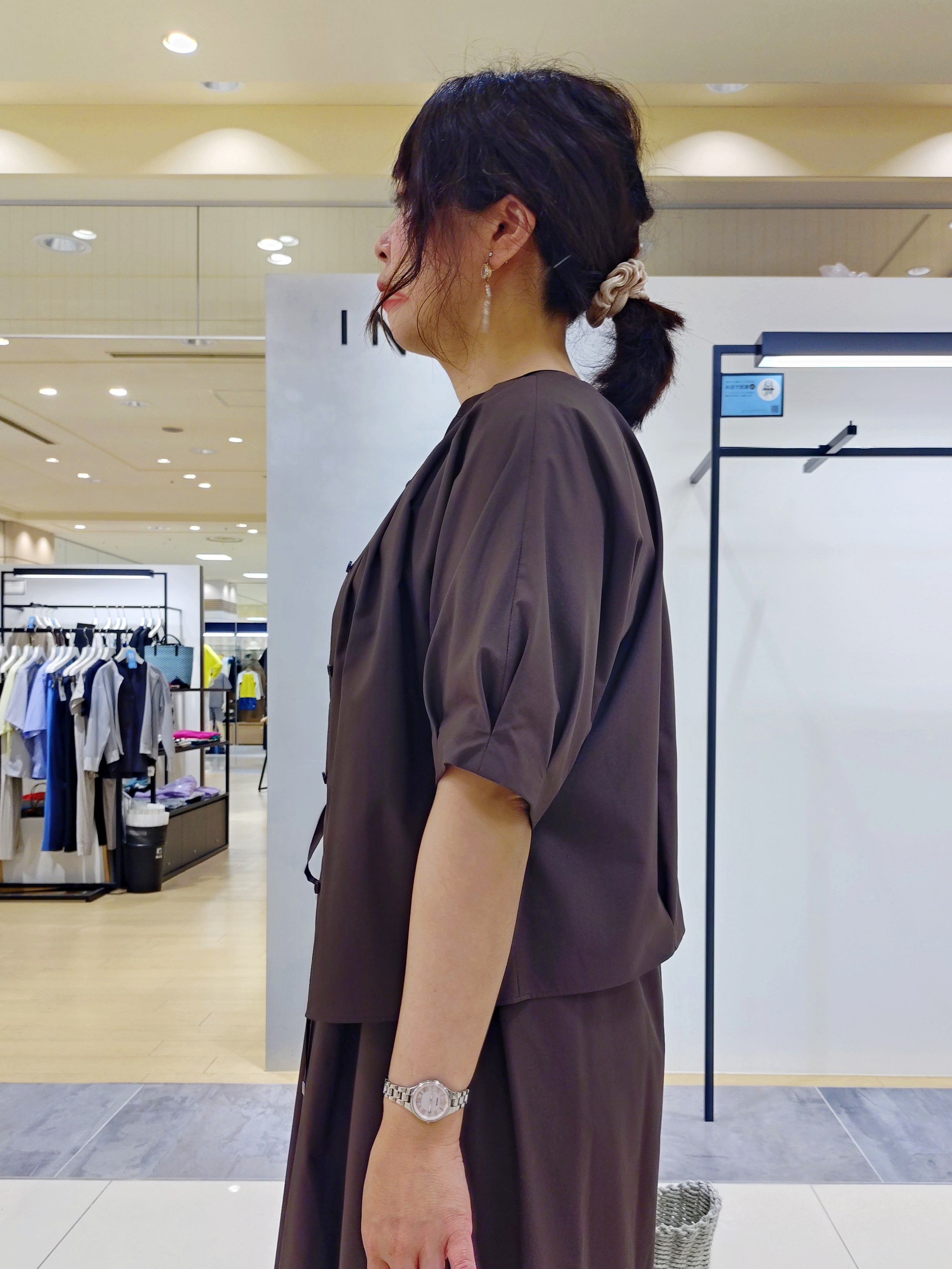 TOMOMIさんの「INDIVI｜【撥水／UVカット】ベルト付きワンピース」を使ったコーディネート