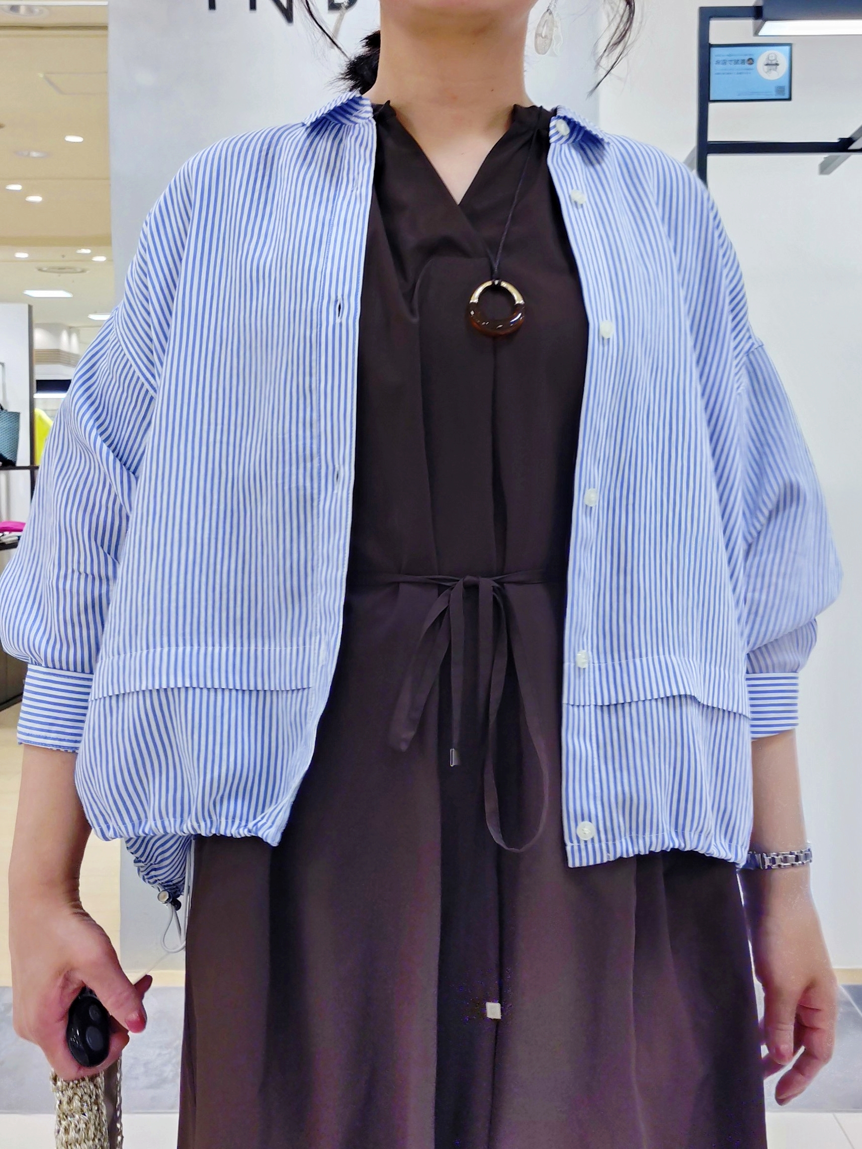 TOMOMIさんの「INDIVI｜【撥水／UVカット】ベルト付きワンピース」を使ったコーディネート