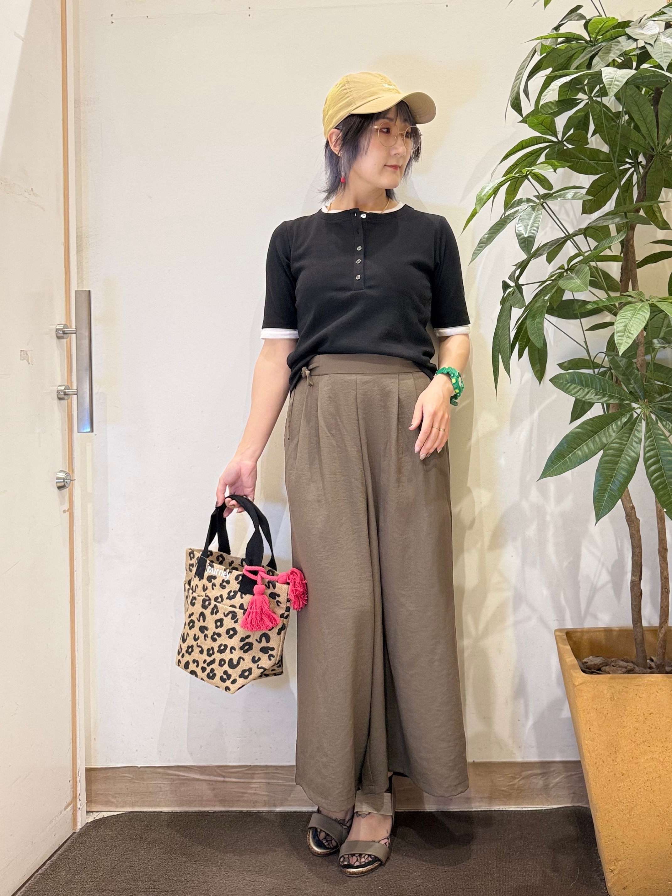 misakiさんの「SHOO･LA･RUE｜【S-LL/洗濯機可】二の腕隠れる 配色レイヤード風 ヘンリーネック5分袖Tシャツ」を使ったコーディネート