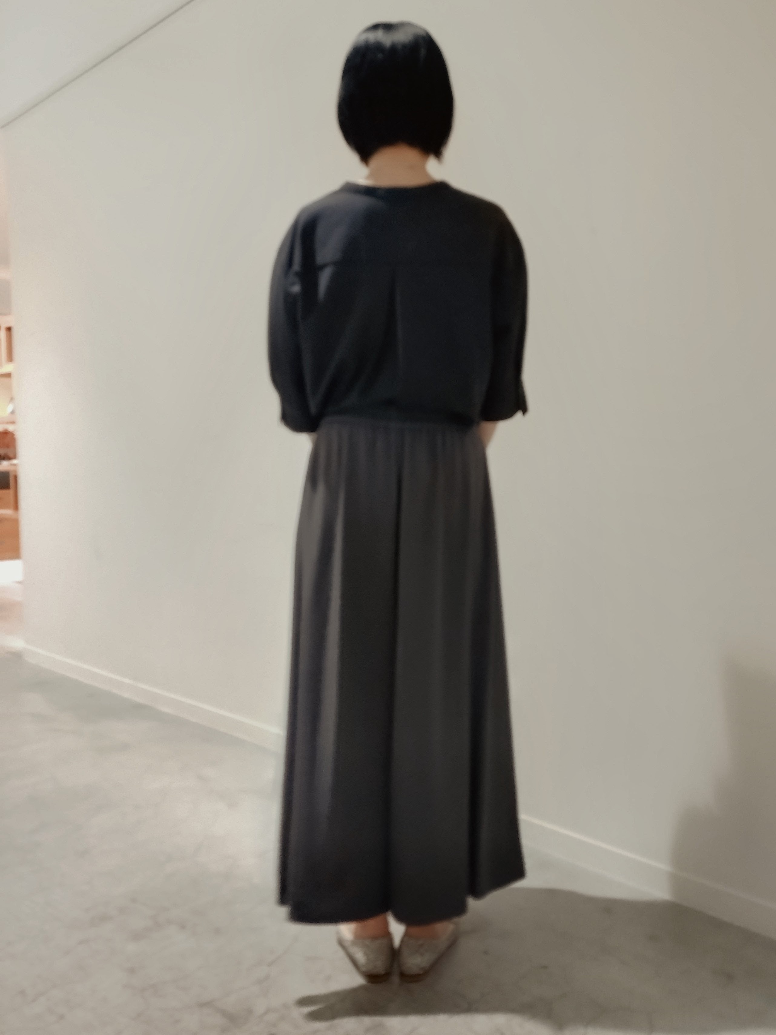 WATAさんの「UNTITLED｜【接触冷感/通気性/洗える】フロントフリルブラウス」を使ったコーディネート