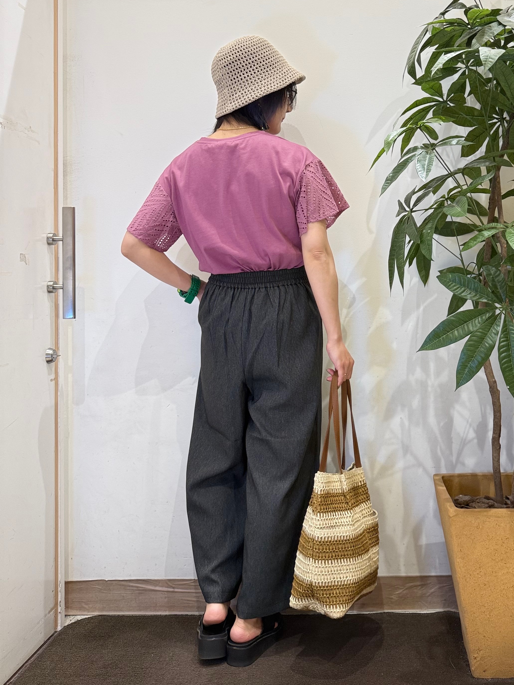 misakiさんの「SHOO･LA･RUE｜【汗じみ防止/ひんやり/S-LL】レースが華やか お袖フレアTシャツ」を使ったコーディネート