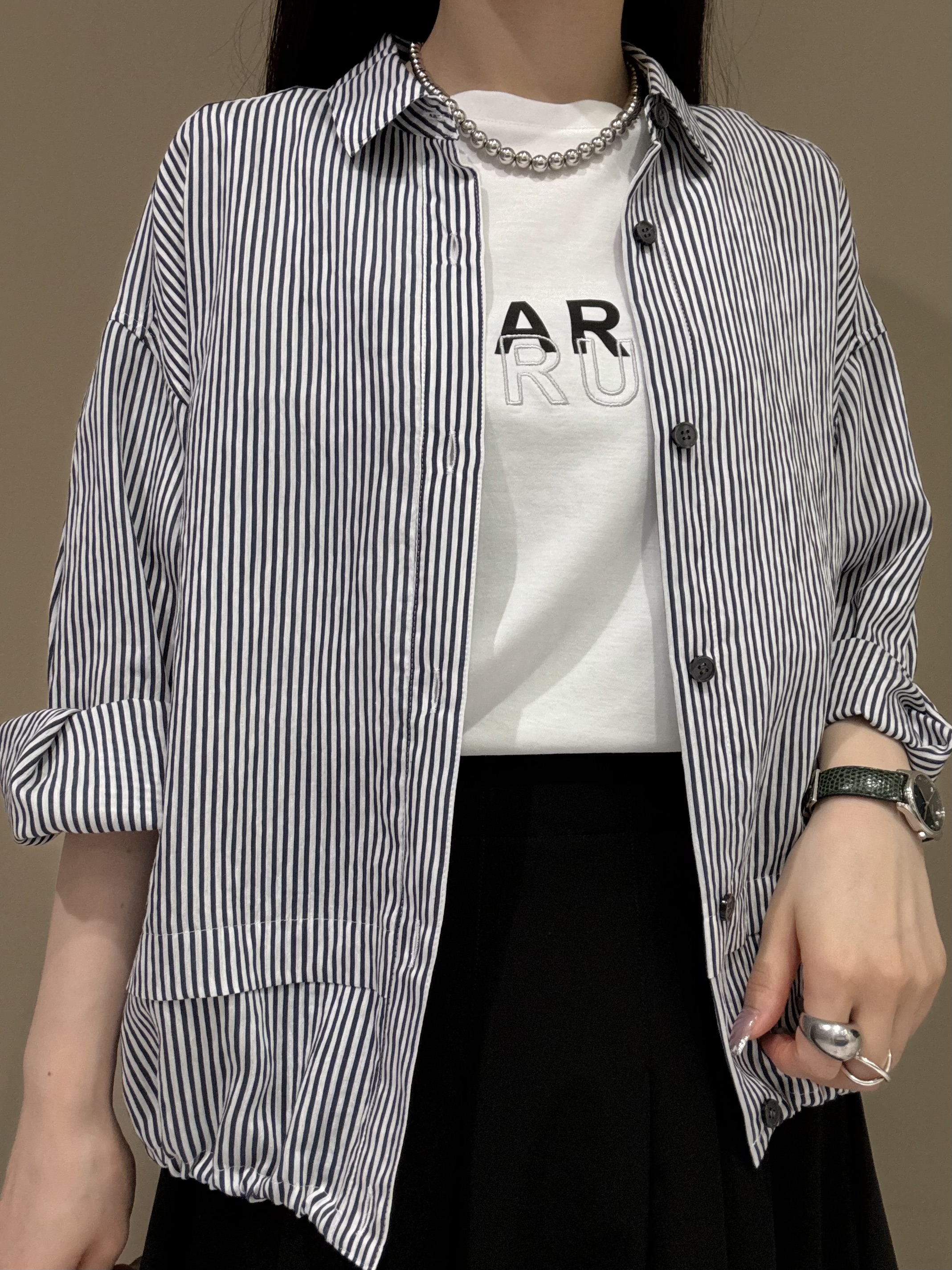 KEIKOさんの「INDIVI｜【接触冷感／洗える／2WAY】ドロスト付 シアーシャンブレーシャツ」を使ったコーディネート