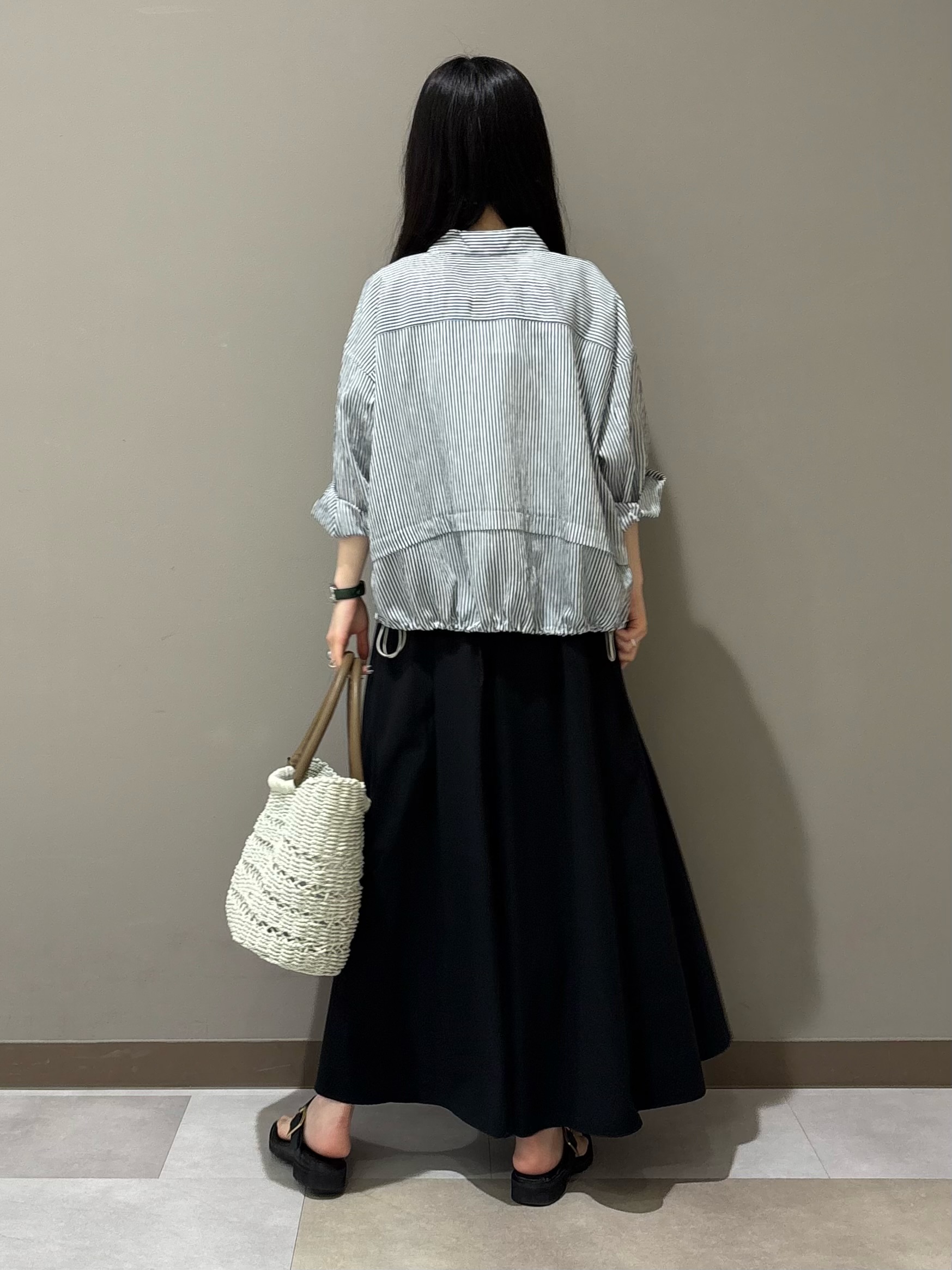 KEIKOさんの「INDIVI｜【接触冷感／洗える／2WAY】ドロスト付 シアーシャンブレーシャツ」を使ったコーディネート