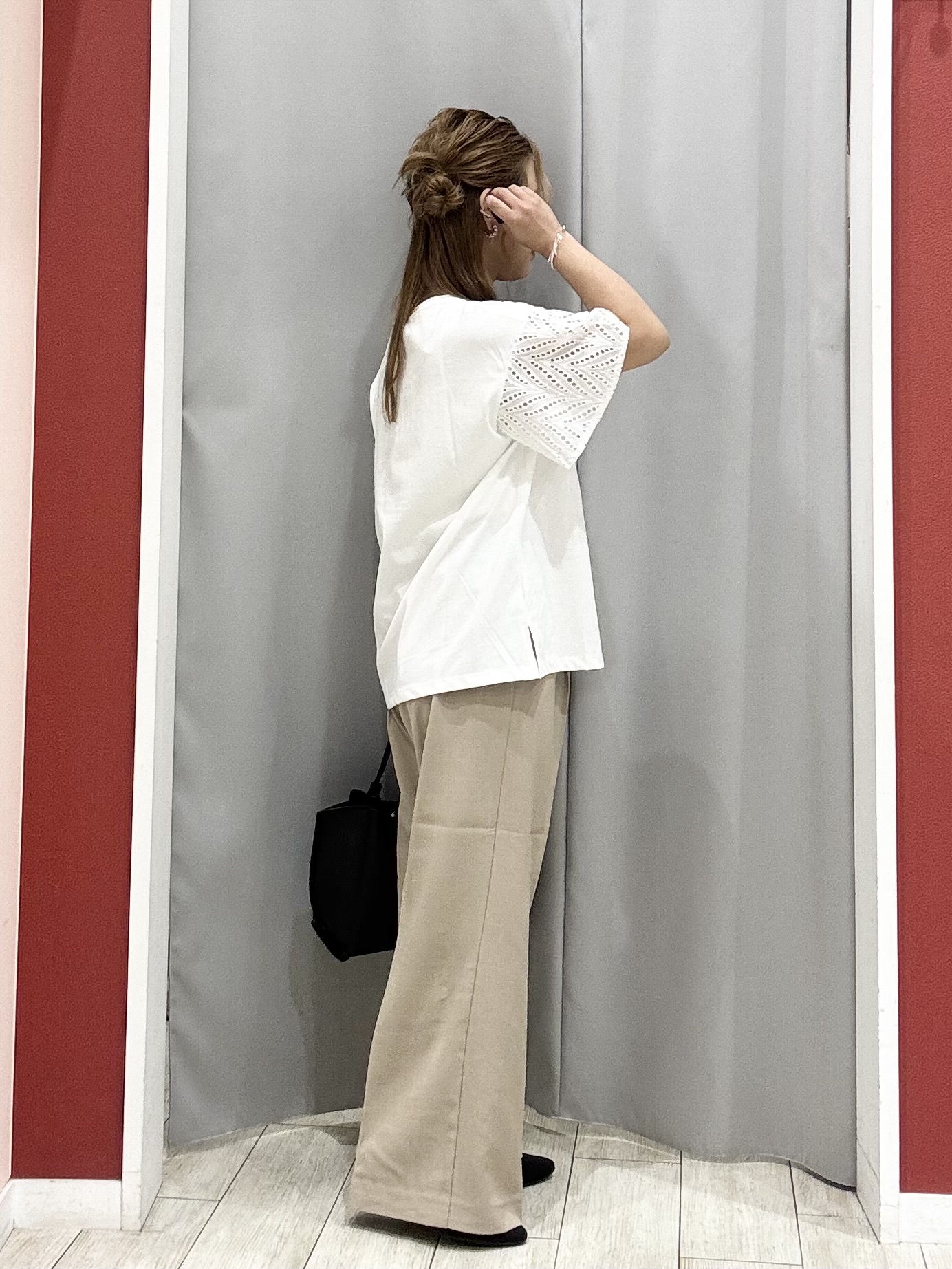 shioさんの「SHOO･LA･RUE｜【汗じみ防止/ひんやり/S-LL】レースが華やか お袖フレアTシャツ」を使ったコーディネート