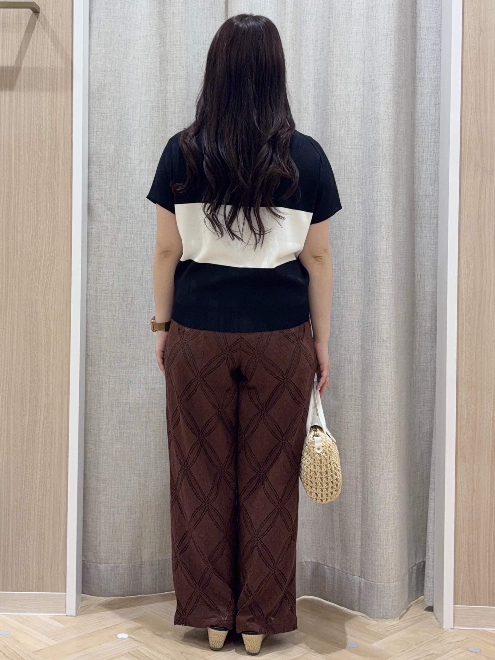 minamiさんの「grove｜【シリーズ累計36万枚！名品ニット】やわらかドライタッチ ドルマンニット」を使ったコーディネート