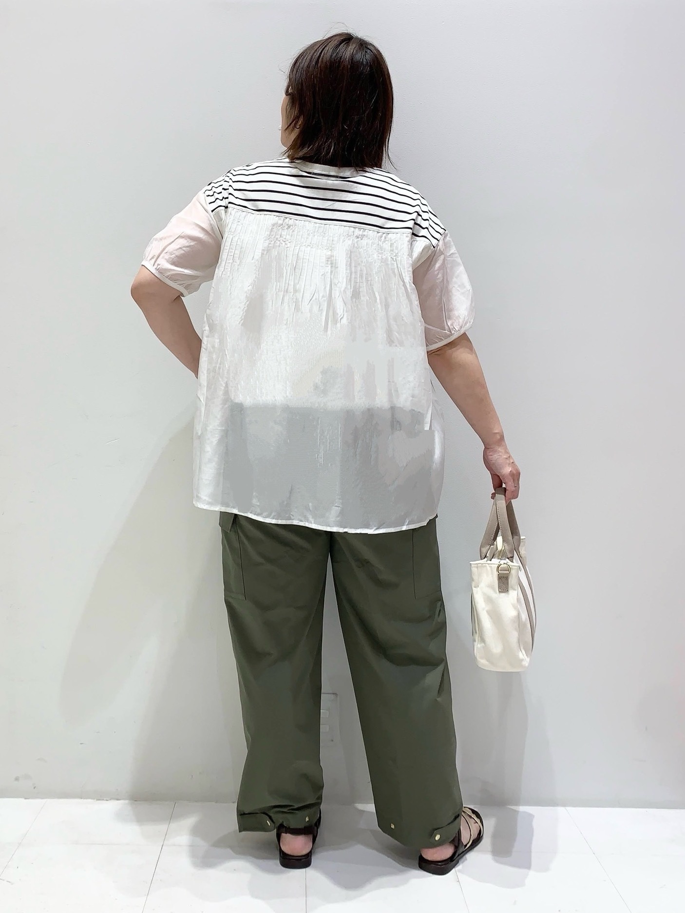 みいちゃんさんの「grove｜【貴島明日香さん着用/UVカット】体型カバー叶う、バックプリーツTシャツ」を使ったコーディネート