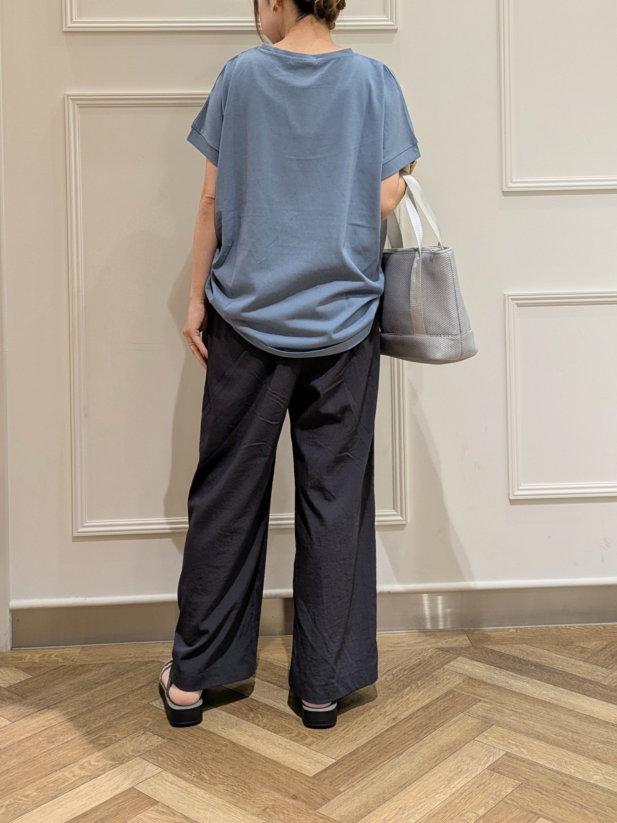 おとうふさんの「SHOO･LA･RUE｜【汗じみ防止/ひんやり/S-LL】インせず着られる 刺繍ロゴTシャツ」を使ったコーディネート