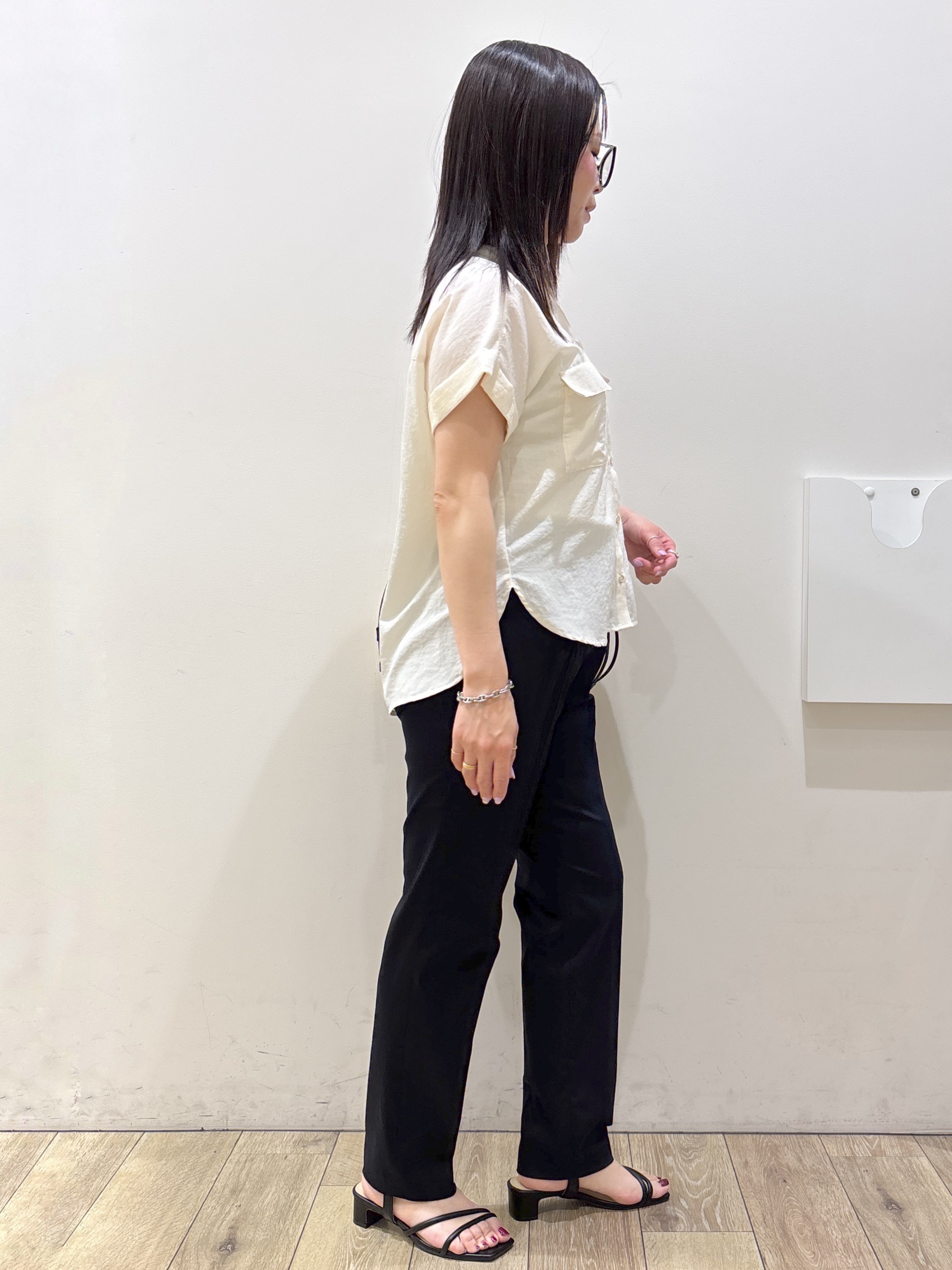 mameさんの「index｜【接触冷感】ダブルポケットスキッパーブラウス《吸水速乾／防シワ／洗濯機OK／S～3L／7col》」を使ったコーディネート
