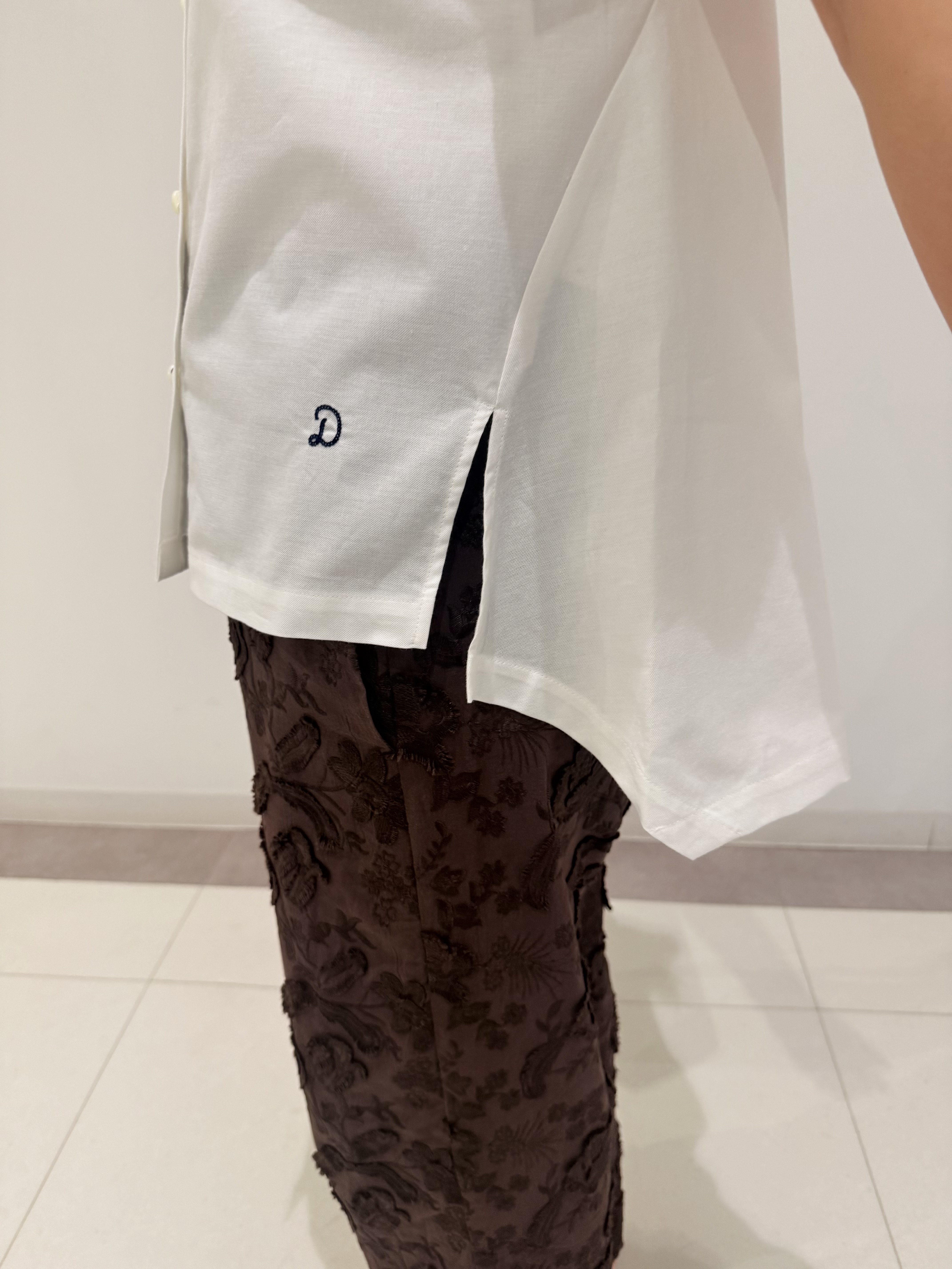 MIYAKAWAさんの「DRESSTERIOR｜【毎年人気/ウォッシャブル】バックフレアオックスシャツ」を使ったコーディネート