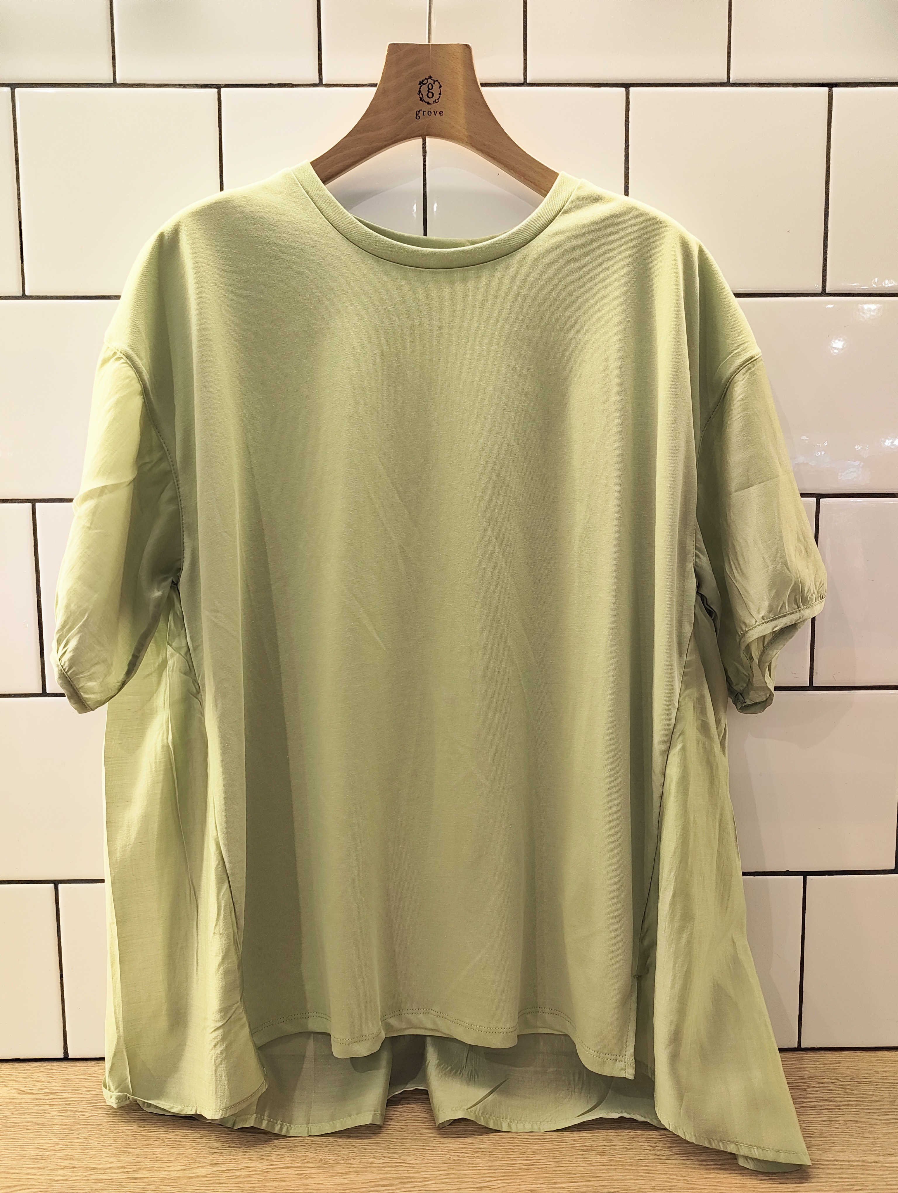 milkaさんの「grove｜【貴島明日香さん着用/UVカット】体型カバー叶う、バックプリーツTシャツ」を使ったコーディネート