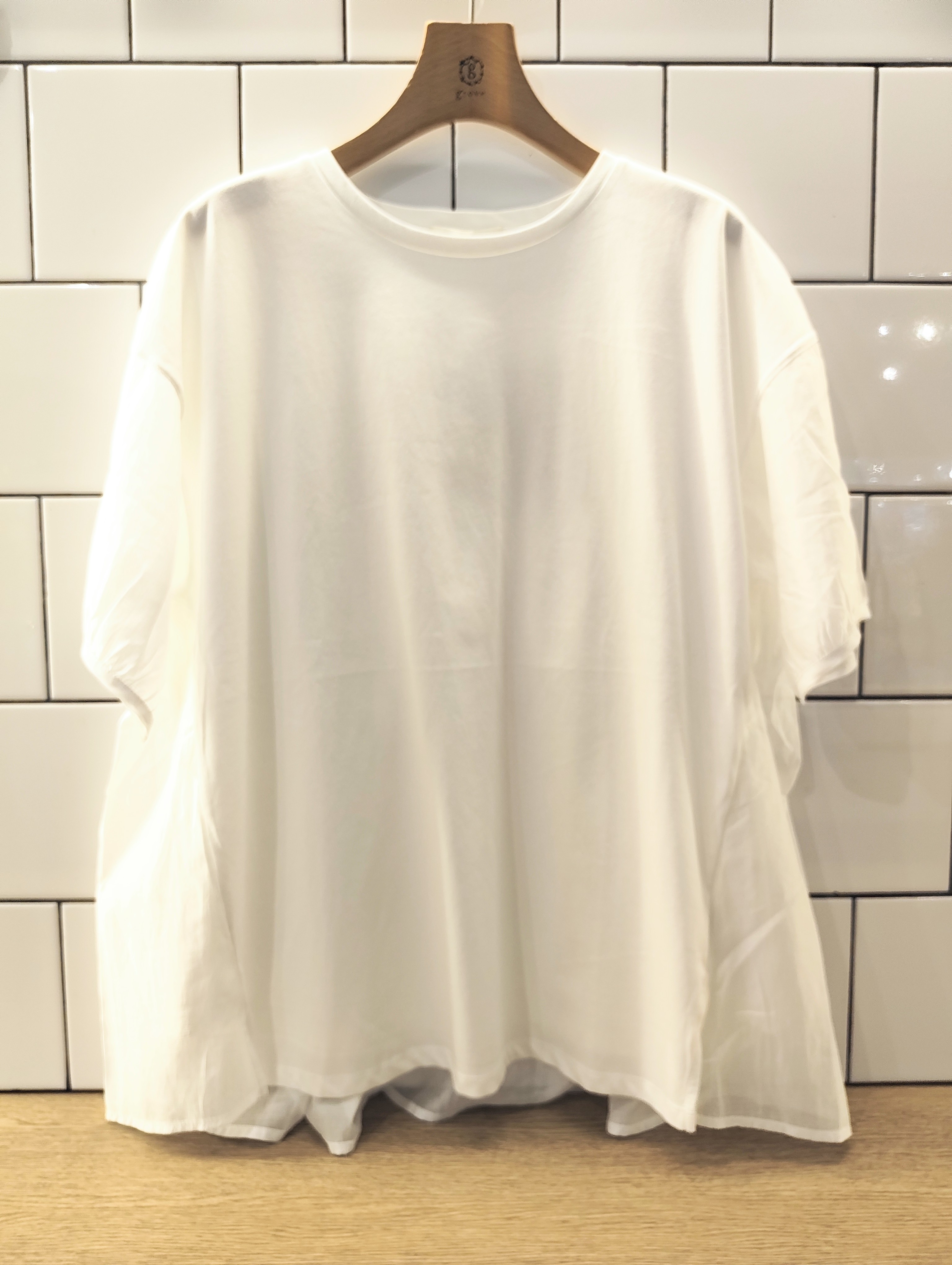 milkaさんの「grove｜【貴島明日香さん着用/UVカット】体型カバー叶う、バックプリーツTシャツ」を使ったコーディネート
