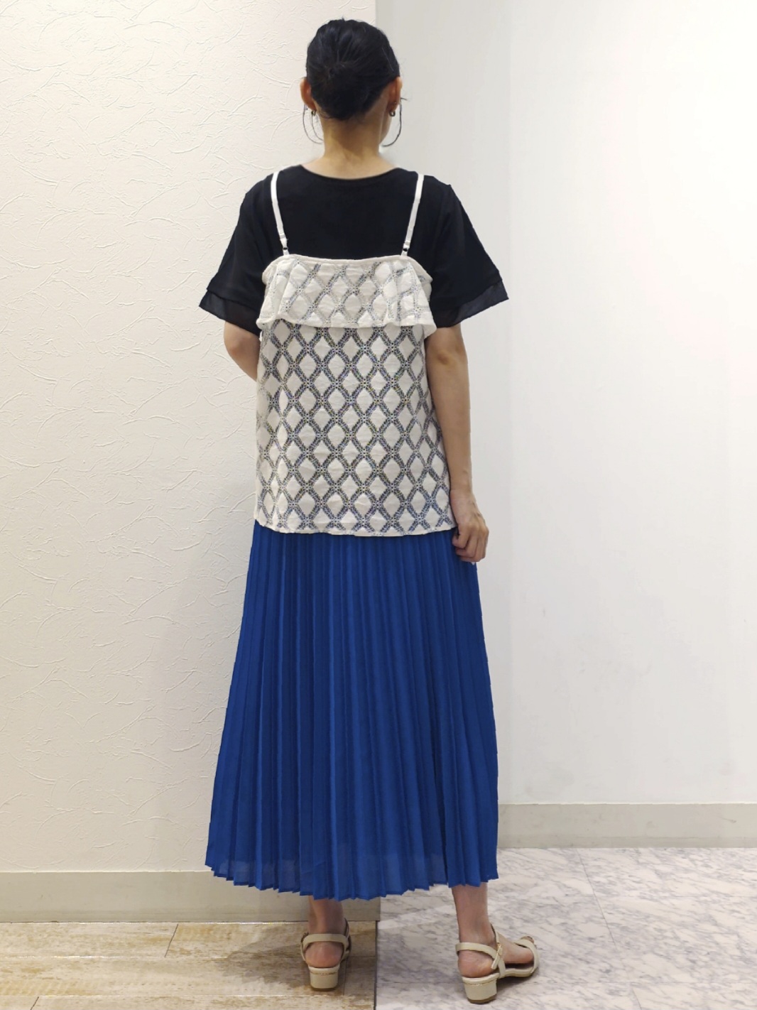 ケイさんの「grove｜【二の腕カバー/UVカット・ひんやり】袖口シアースクエアネックTシャツ」を使ったコーディネート