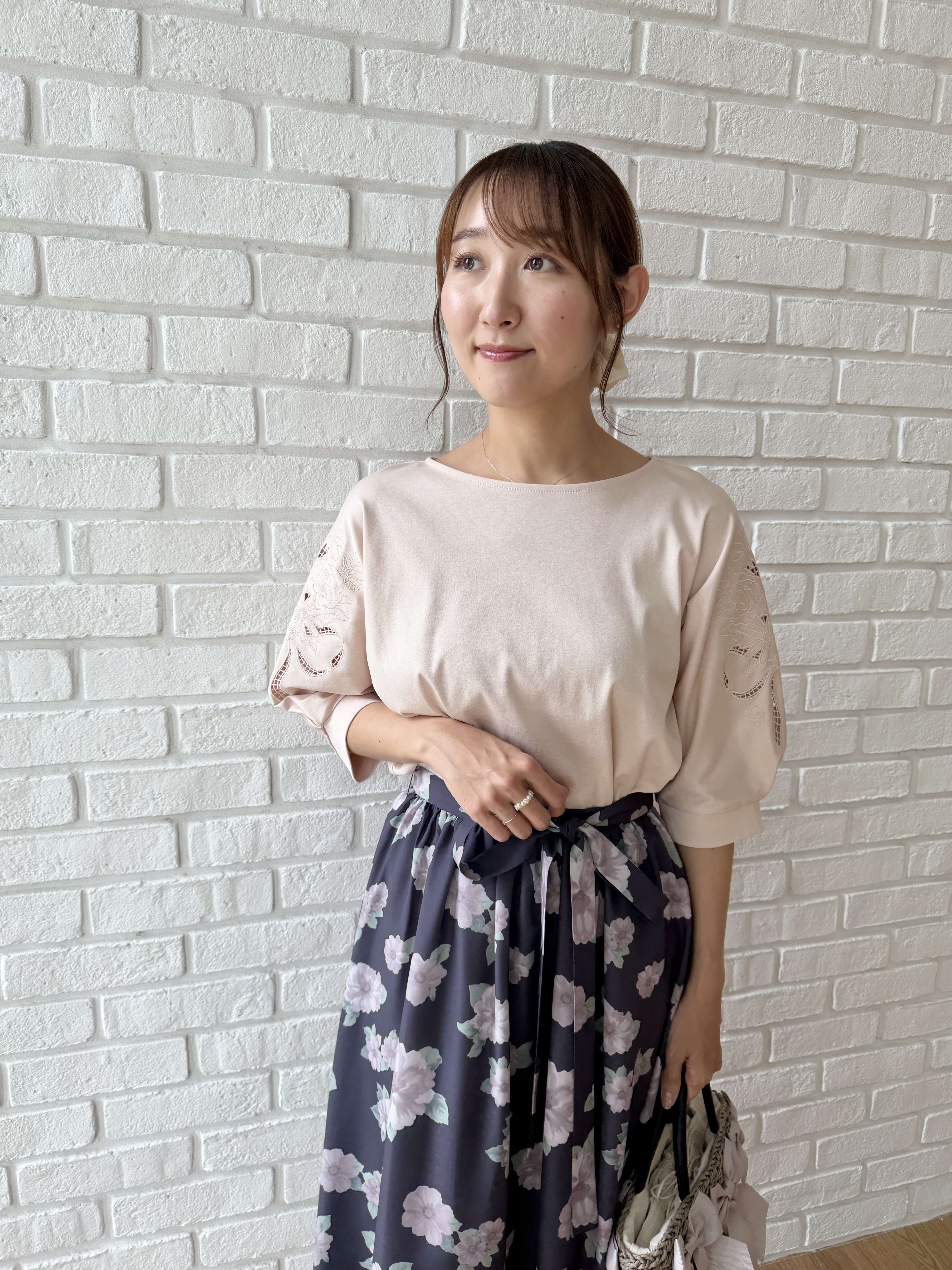 みぃさんの「Couture brooch｜【接触冷感・UVカット】エンブロドルマントップス」を使ったコーディネート
