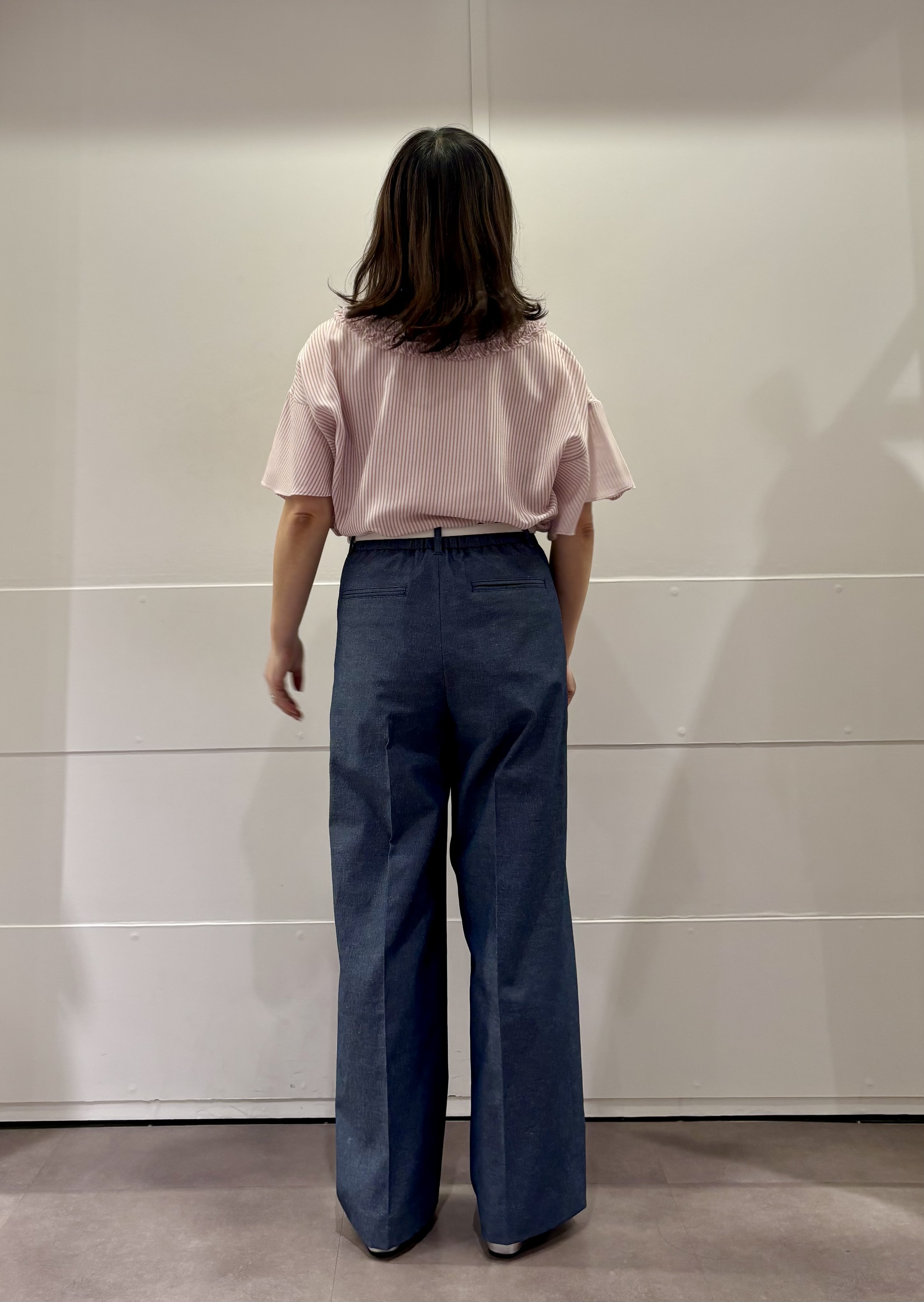TOKOさんの「UNTITLED｜【接触冷感/通気性/洗える】Vネックフリルブラウス」を使ったコーディネート