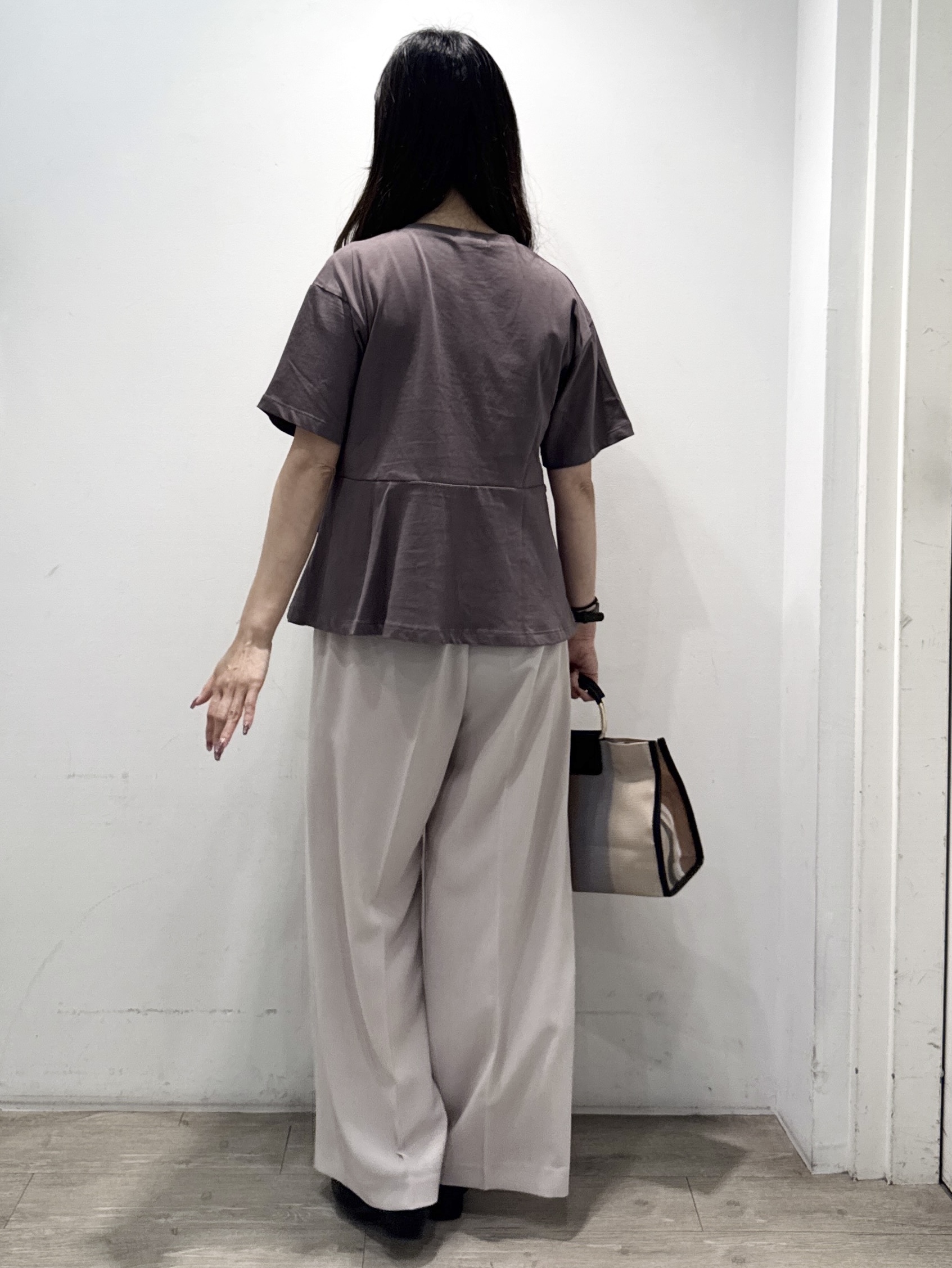 yuicciさんの「OPAQUE.CLIP｜【接触冷感】アシメフリルドッキングカットソー《洗濯機OK》」を使ったコーディネート