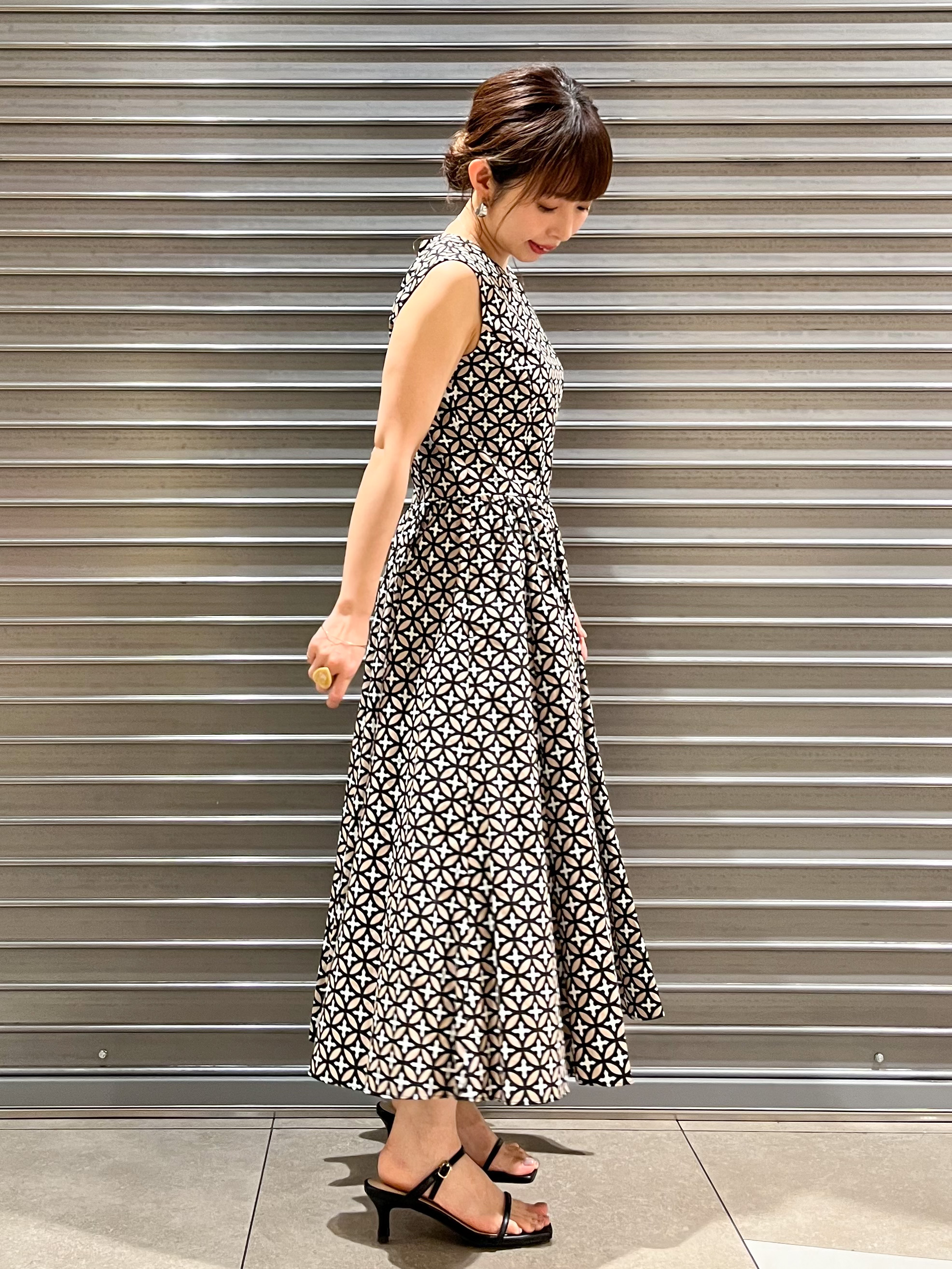 じゅんさんの「DRESSTERIOR｜【otonaMUSE5月号掲載/ウォッシャブル】オーバーラップサークル ノースリーブドレス」を使ったコーディネート