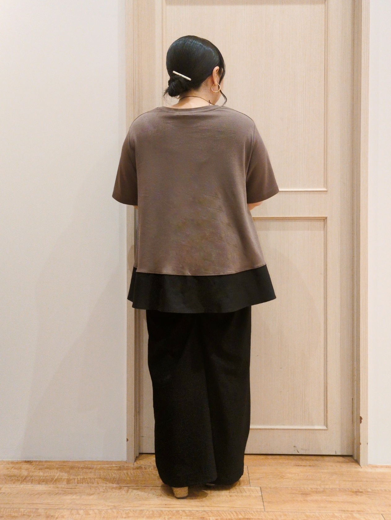 haseさんの「SHOO･LA･RUE｜【ひんやり/UV/抗菌防臭】体型カバーも叶う 裾切り替えAライントップス」を使ったコーディネート