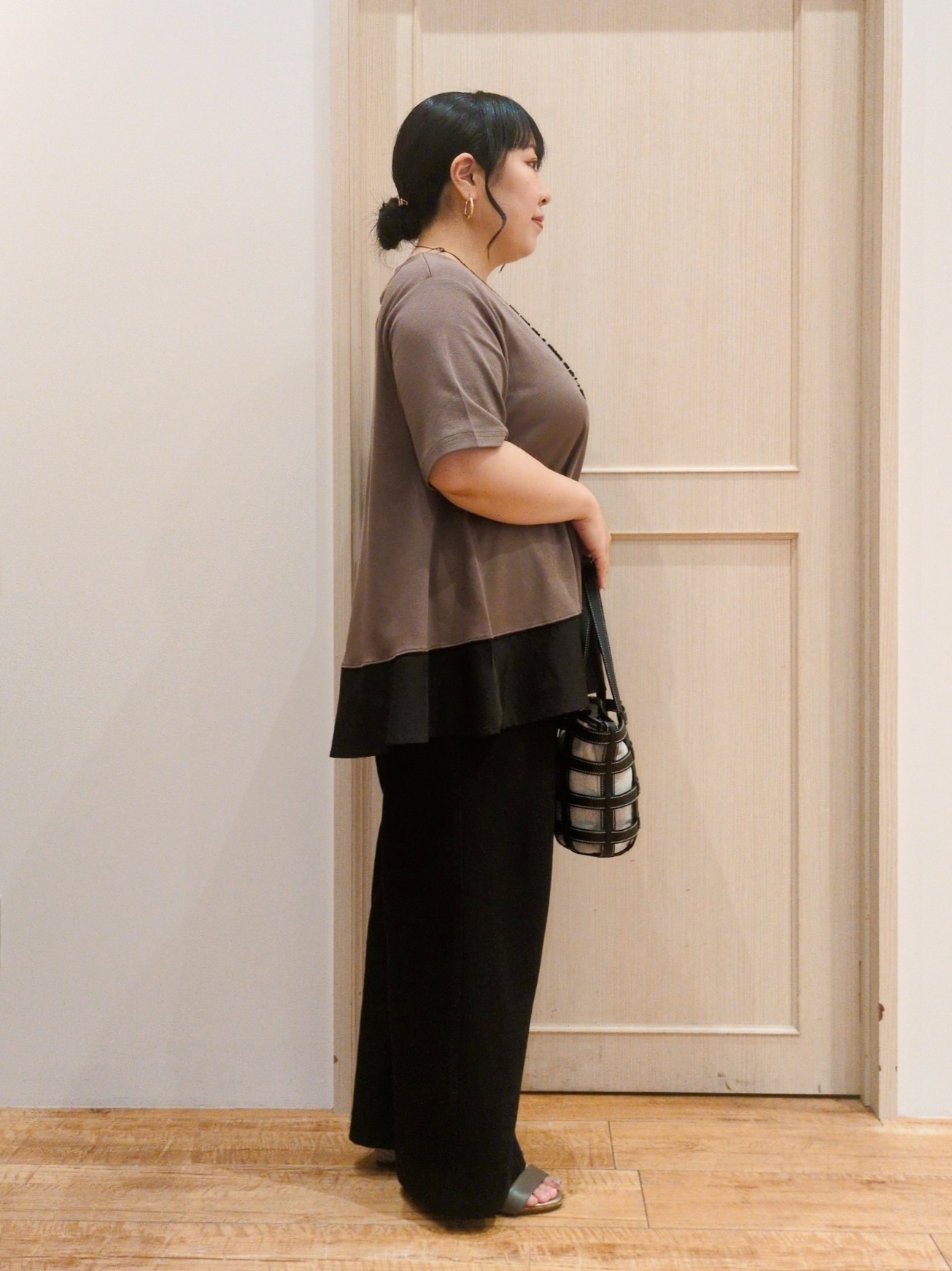 haseさんの「SHOO･LA･RUE｜【ひんやり/UV/抗菌防臭】体型カバーも叶う 裾切り替えAライントップス」を使ったコーディネート