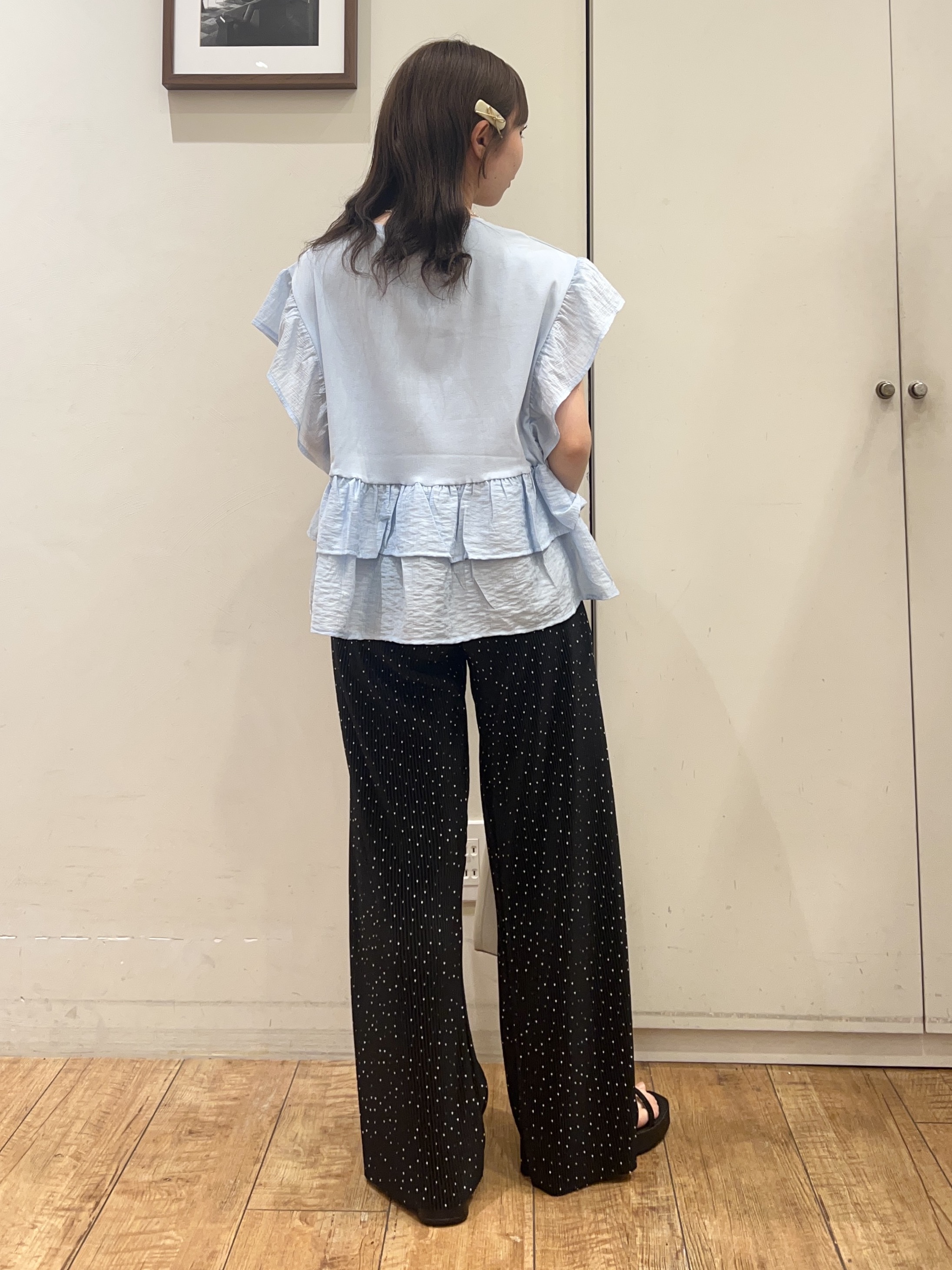 AIRIさんの「SHOO･LA･RUE｜【S-LL/洗濯機可】着るだけで決まる 主役級フリルトップス」を使ったコーディネート