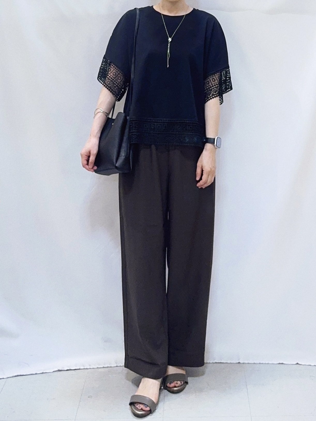 𝐇𝐢𝐫𝐨𝐦𝐢さんの「SHOO･LA･RUE｜【洗濯機可/ひんやり/体型カバー/S-LL】レース使いがポイント デザインTシャツ」を使ったコーディネート