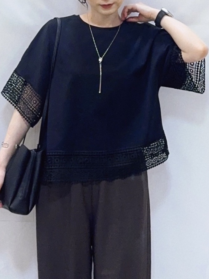 𝐇𝐢𝐫𝐨𝐦𝐢さんの「SHOO･LA･RUE｜【洗濯機可/ひんやり/体型カバー/S-LL】レース使いがポイント デザインTシャツ」を使ったコーディネート