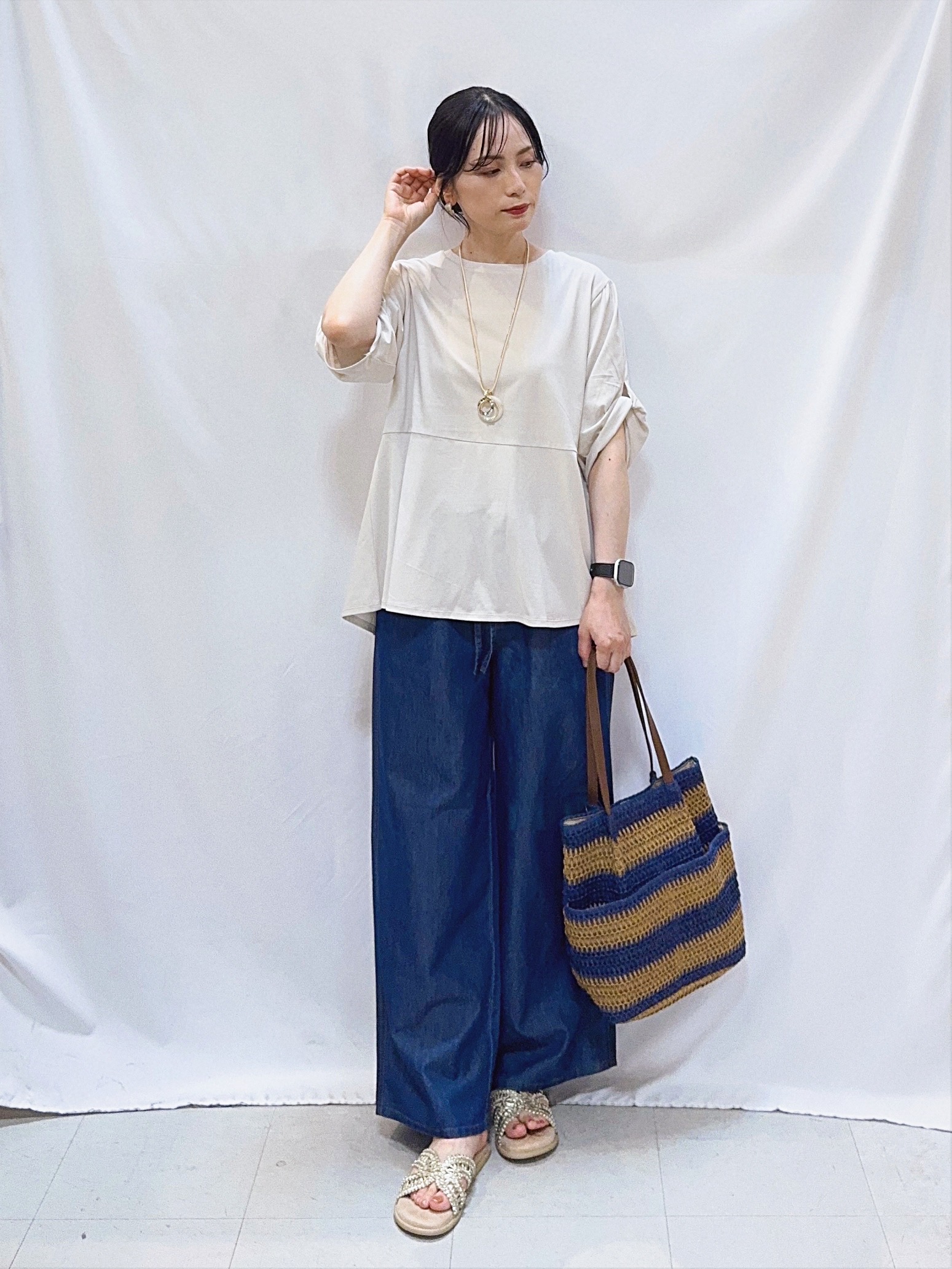 𝐇𝐢𝐫𝐨𝐦𝐢さんの「SHOO･LA･RUE｜【ひんやり/S-LL/洗濯機可】切り替えラインでスタイルアップ お袖ねじり ペプラムトップス」を使ったコーディネート