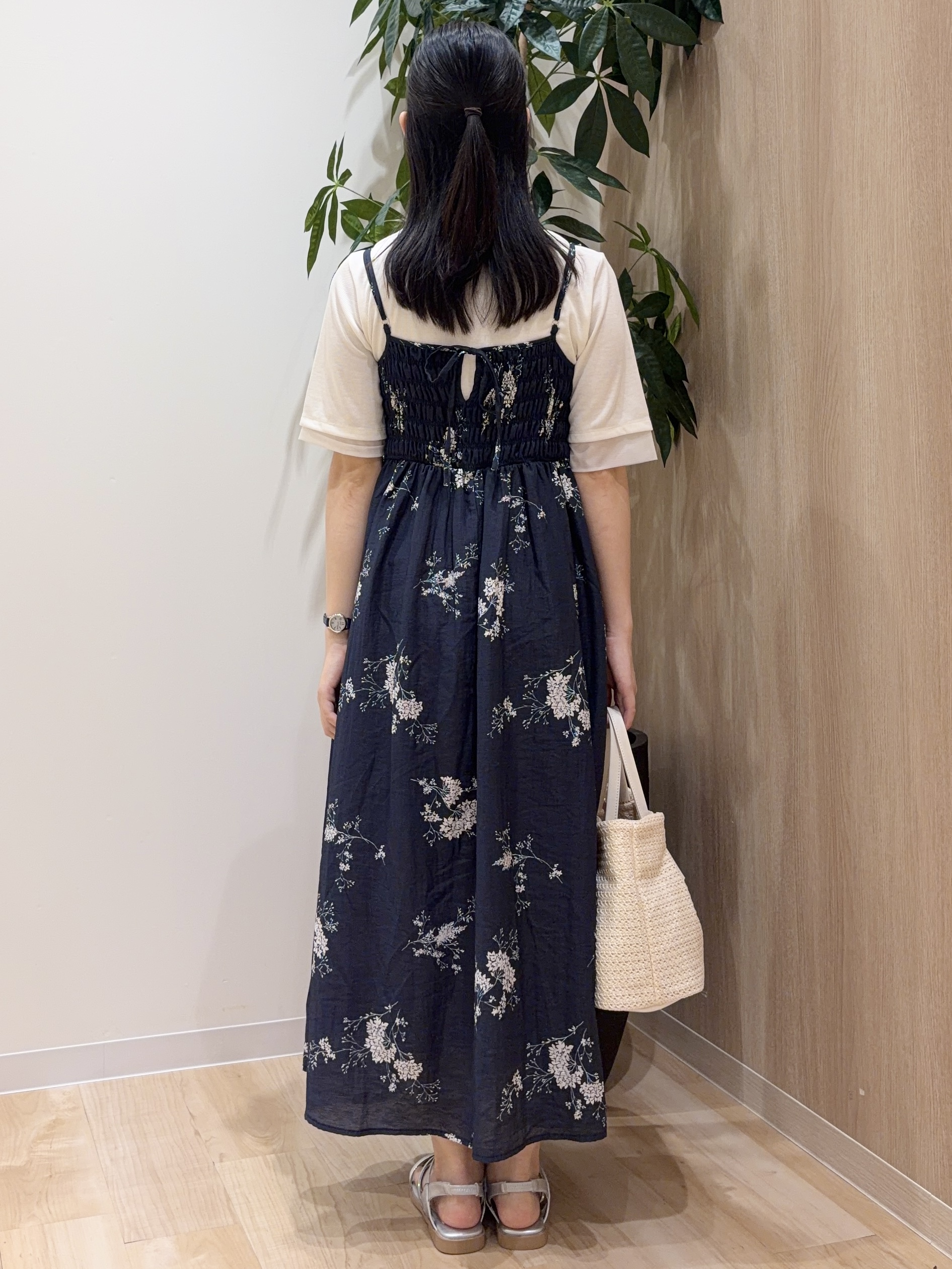 ayaneさんの「grove｜【ひんやり・UVカット】チュールトリミング5分袖Tシャツ」を使ったコーディネート