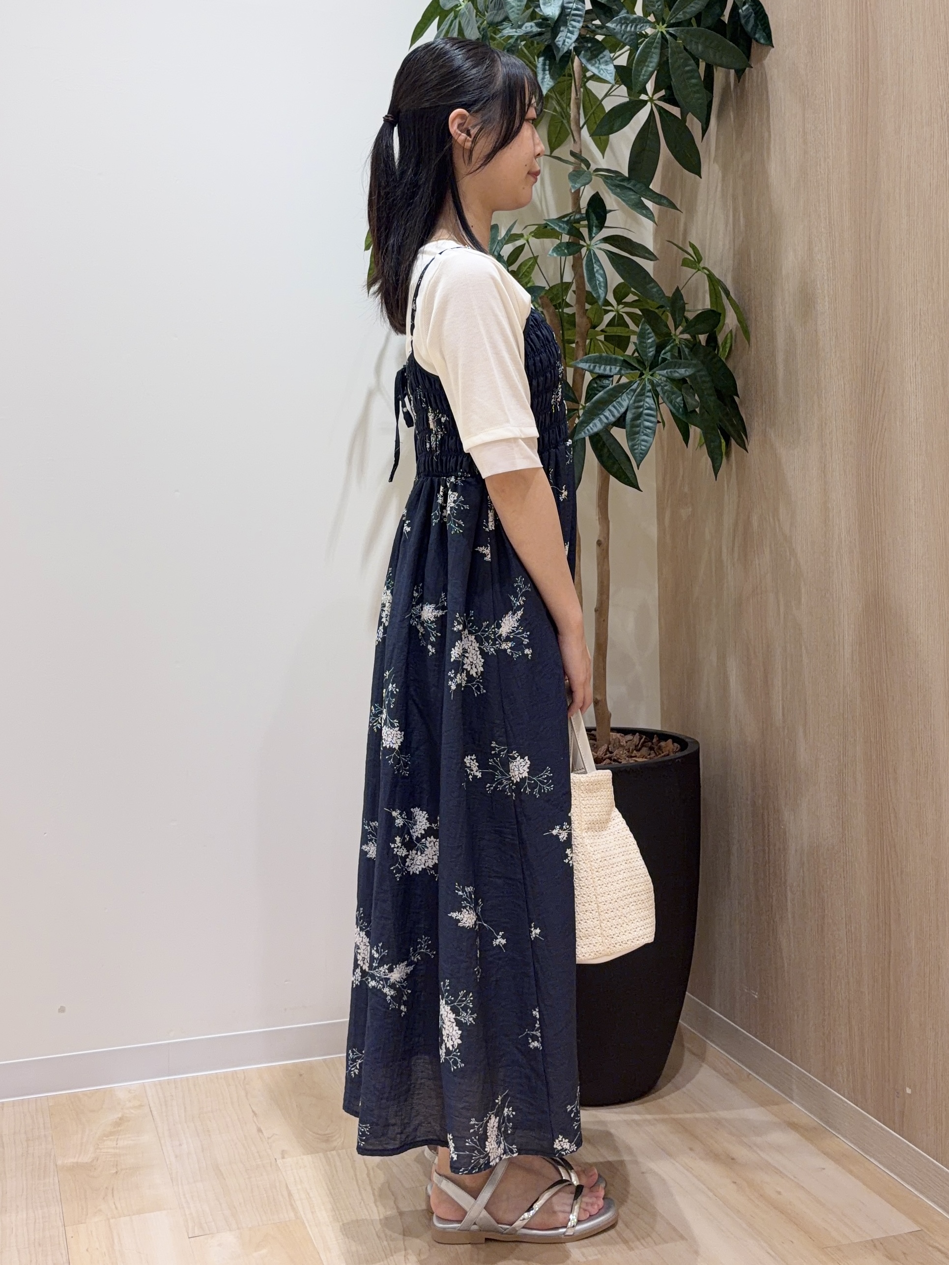 ayaneさんの「grove｜【ひんやり・UVカット】チュールトリミング5分袖Tシャツ」を使ったコーディネート