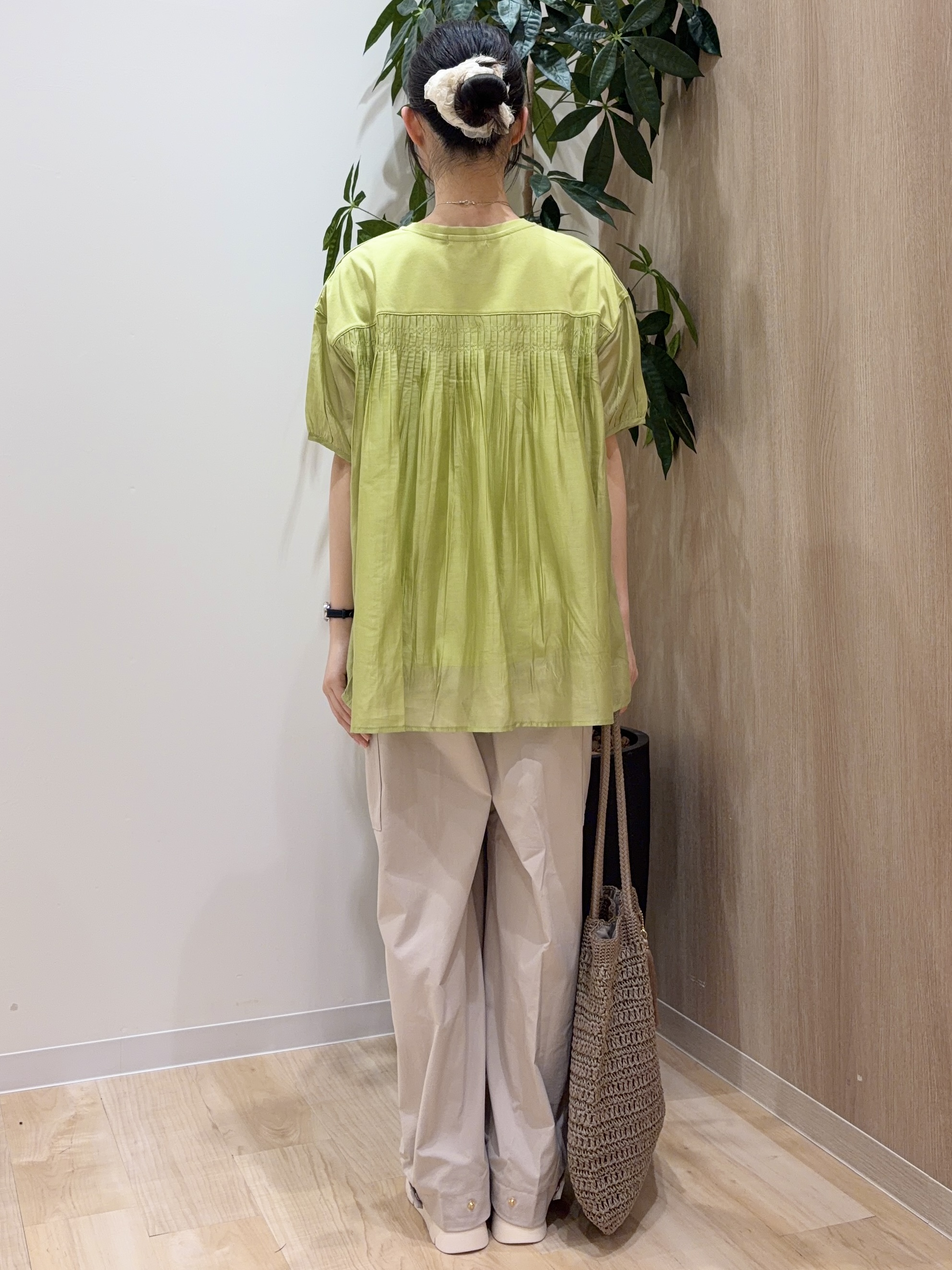 ayaneさんの「grove｜【貴島明日香さん着用/UVカット】体型カバー叶う、バックプリーツTシャツ」を使ったコーディネート