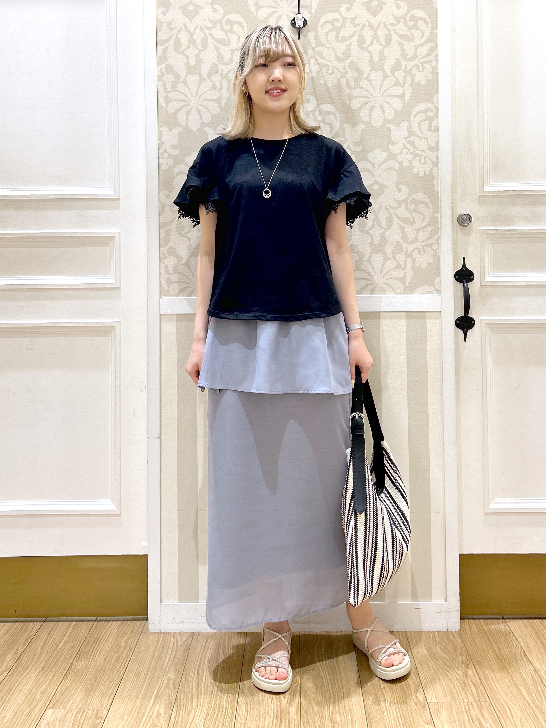 望 愛さんの「grove｜【二の腕カバー、UV/ひんやり】涼しく華やかに、レースレイヤードスリーブTシャツ」を使ったコーディネート