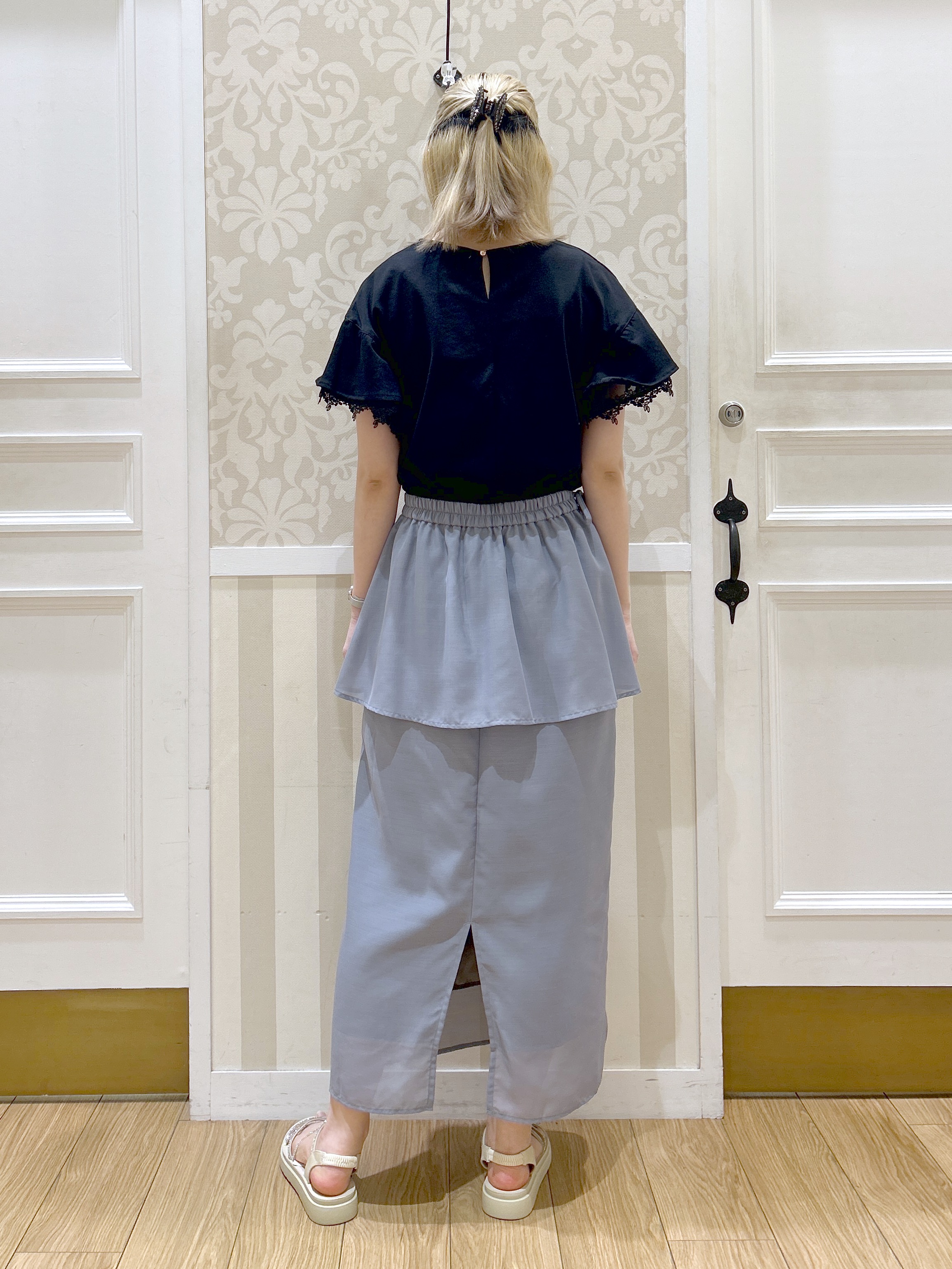望 愛さんの「grove｜【二の腕カバー、UV/ひんやり】涼しく華やかに、レースレイヤードスリーブTシャツ」を使ったコーディネート