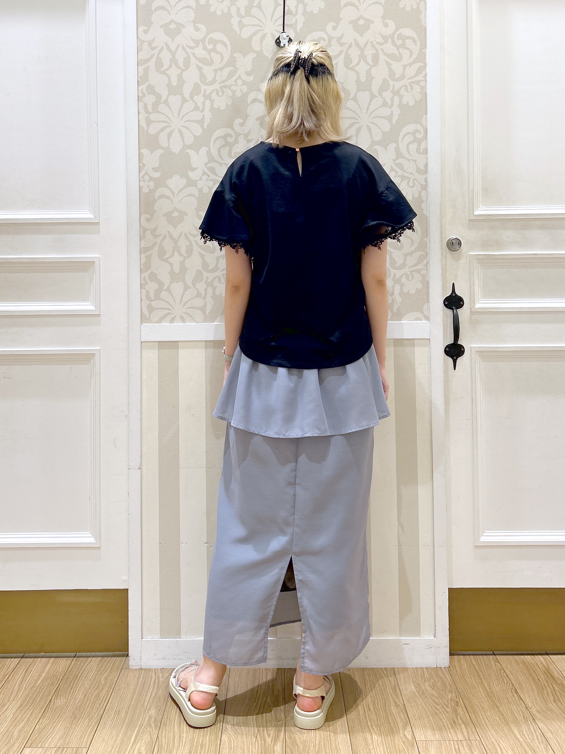 望 愛さんの「grove｜【二の腕カバー、UV/ひんやり】涼しく華やかに、レースレイヤードスリーブTシャツ」を使ったコーディネート
