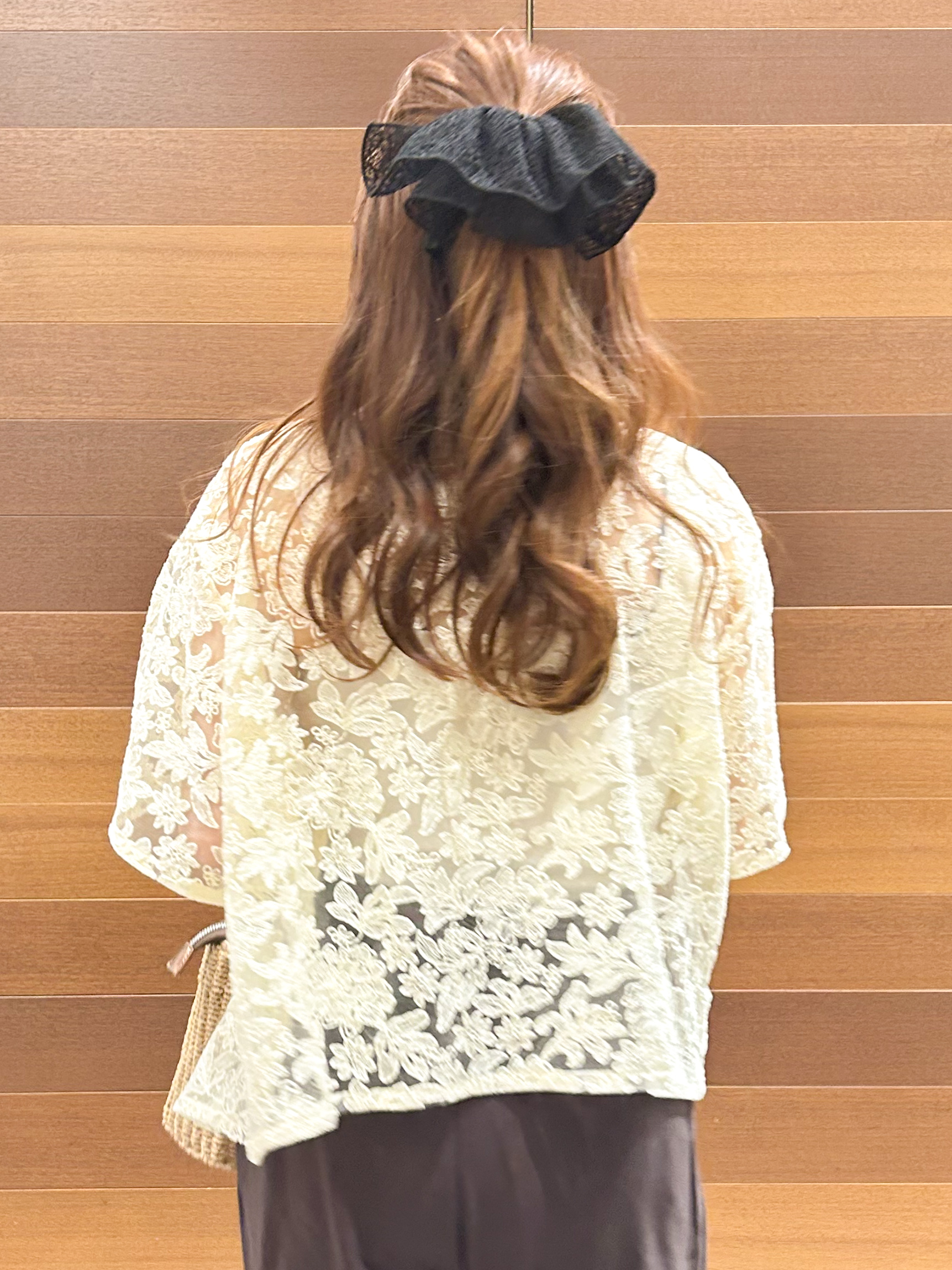yumiさんの「OPAQUE.CLIP｜フラワー刺繍シアーシャツ【洗濯機OK／イージーアイロン】」を使ったコーディネート