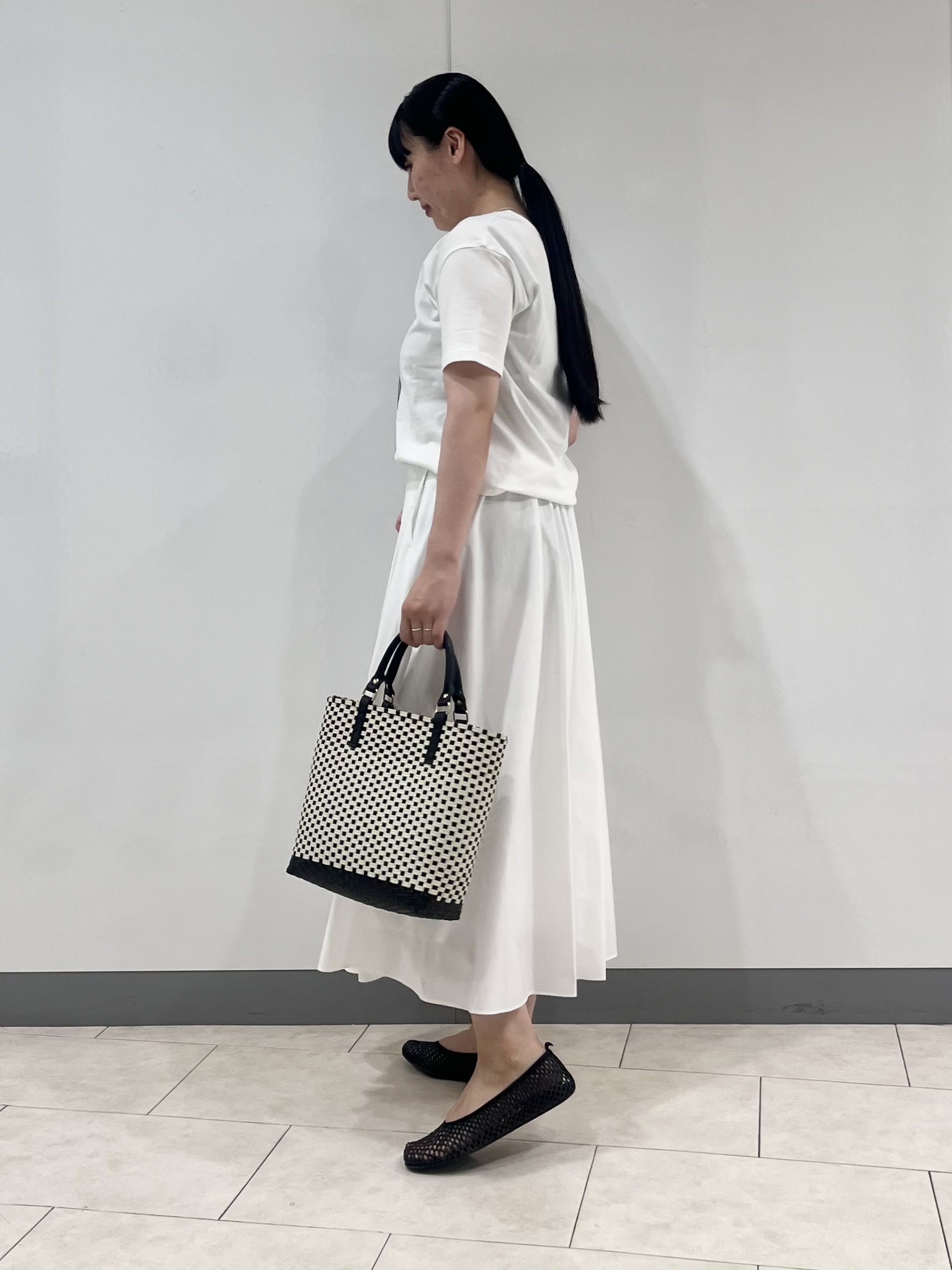 hasuさんの「INDIVI｜【UVケア／選べるグラフィック】スムースジャージTシャツ」を使ったコーディネート