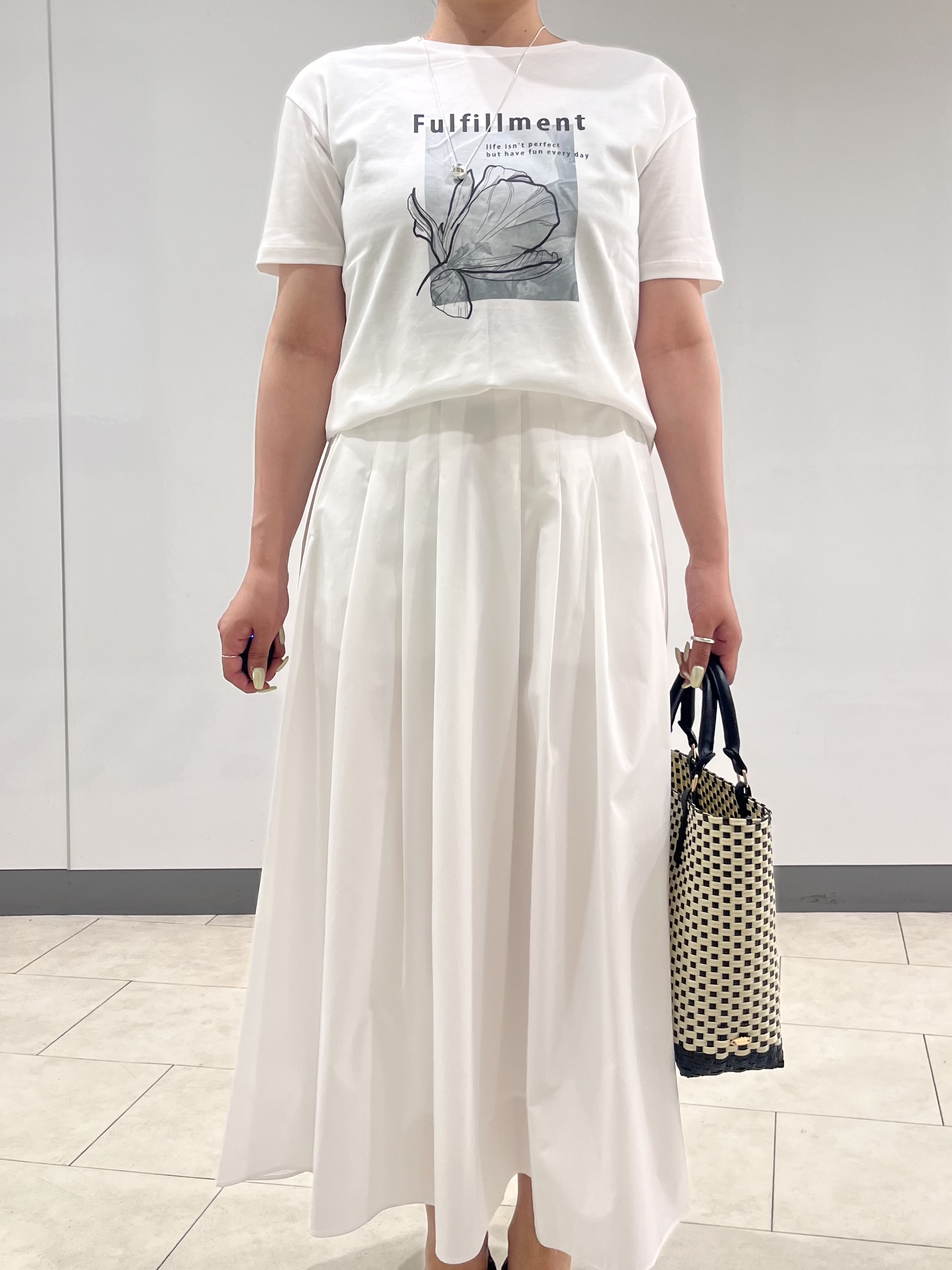 hasuさんの「INDIVI｜【UVケア／選べるグラフィック】スムースジャージTシャツ」を使ったコーディネート