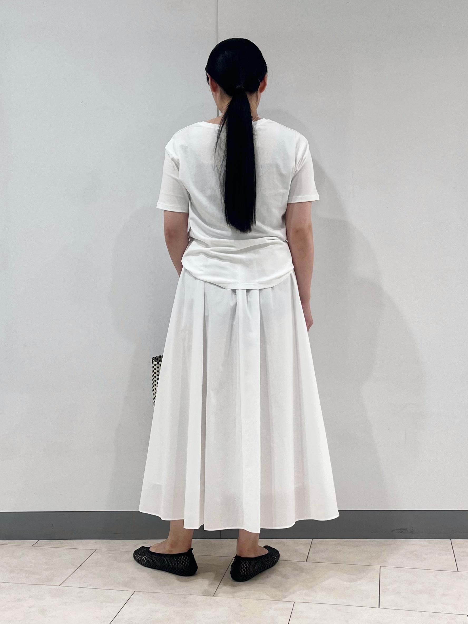 hasuさんの「INDIVI｜【UVケア／選べるグラフィック】スムースジャージTシャツ」を使ったコーディネート