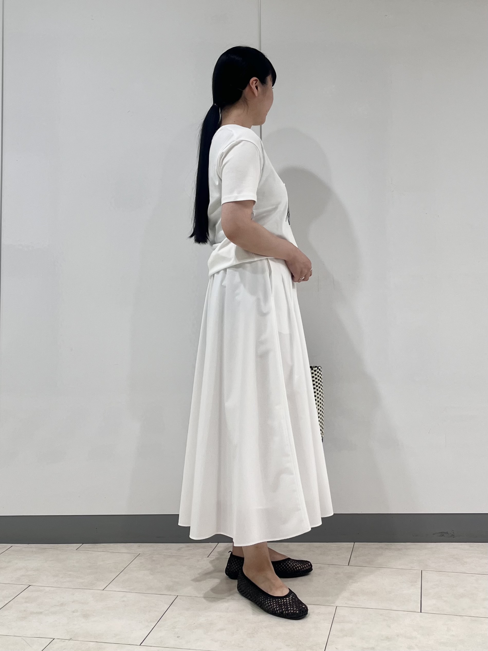 hasuさんの「INDIVI｜【UVケア／選べるグラフィック】スムースジャージTシャツ」を使ったコーディネート